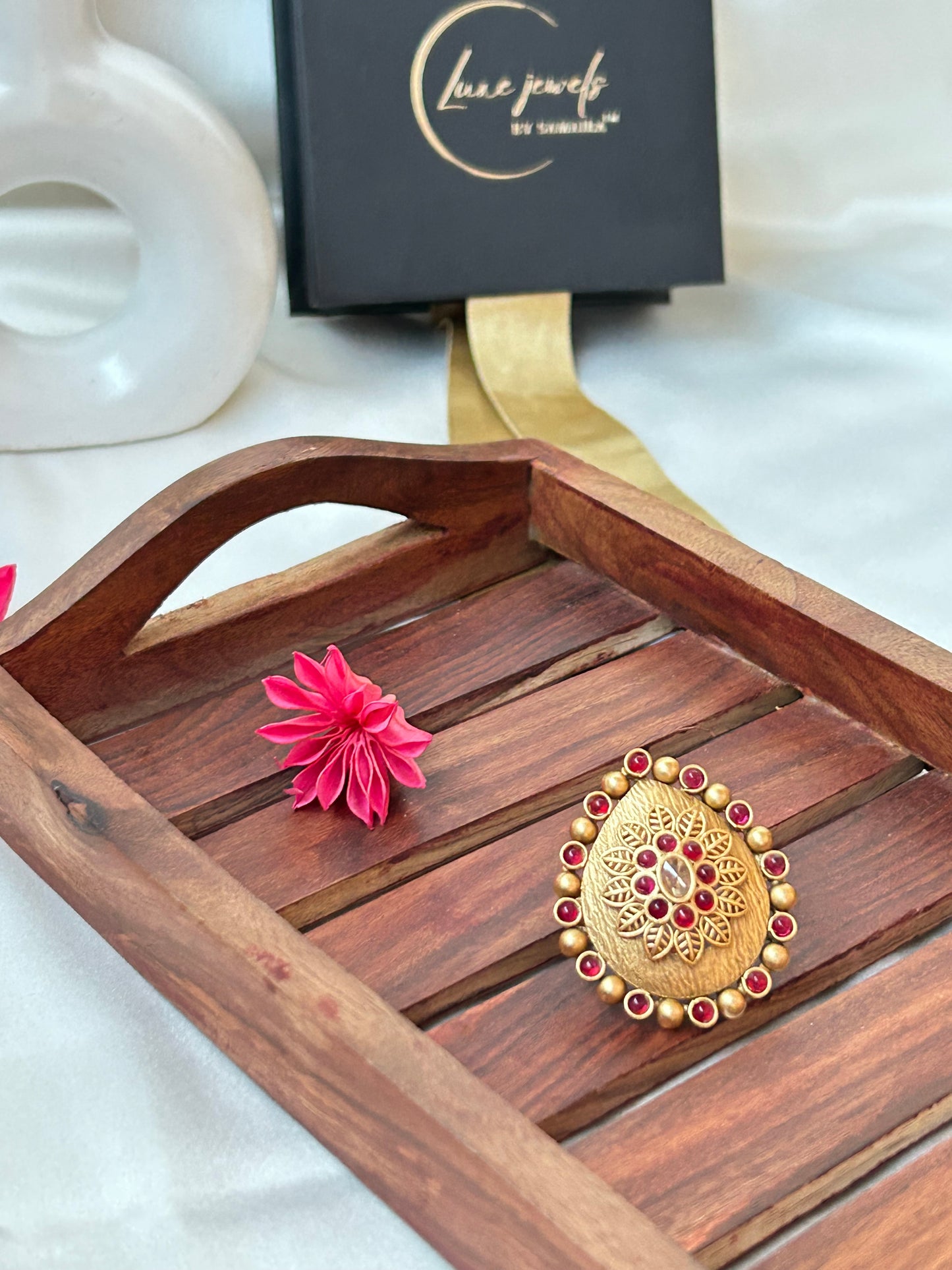 Mira antique Ring