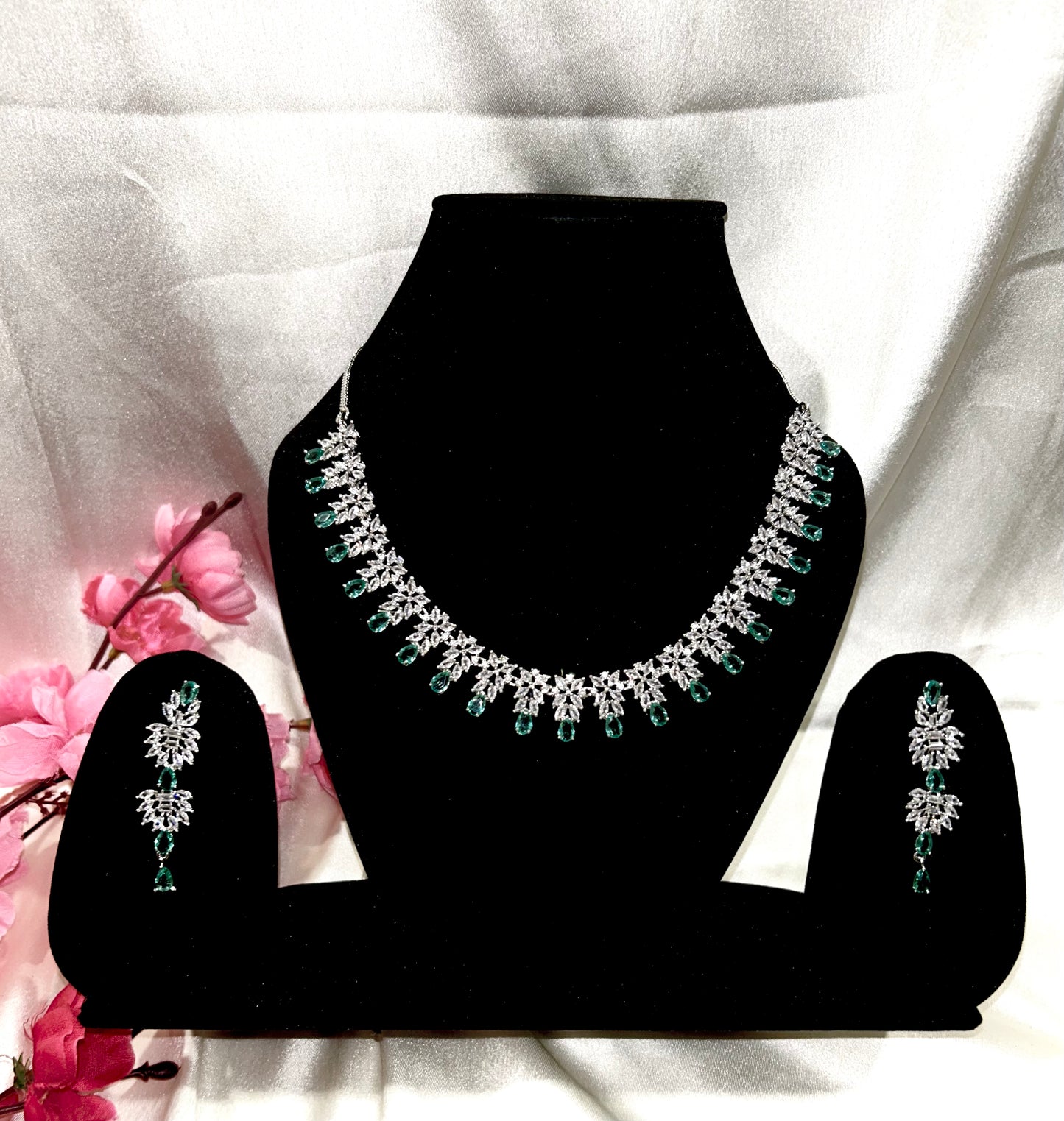 Maisha green choker