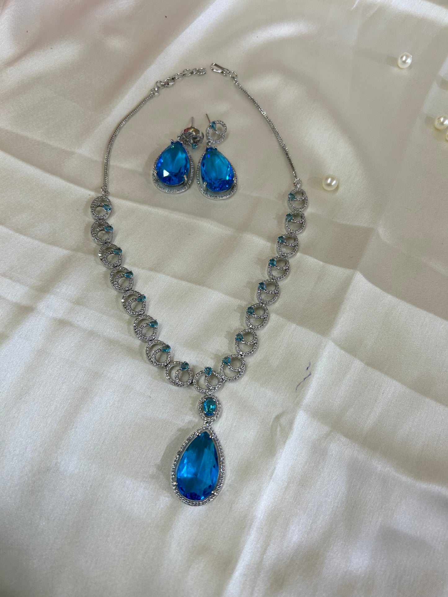 Mia blue pendant necklace