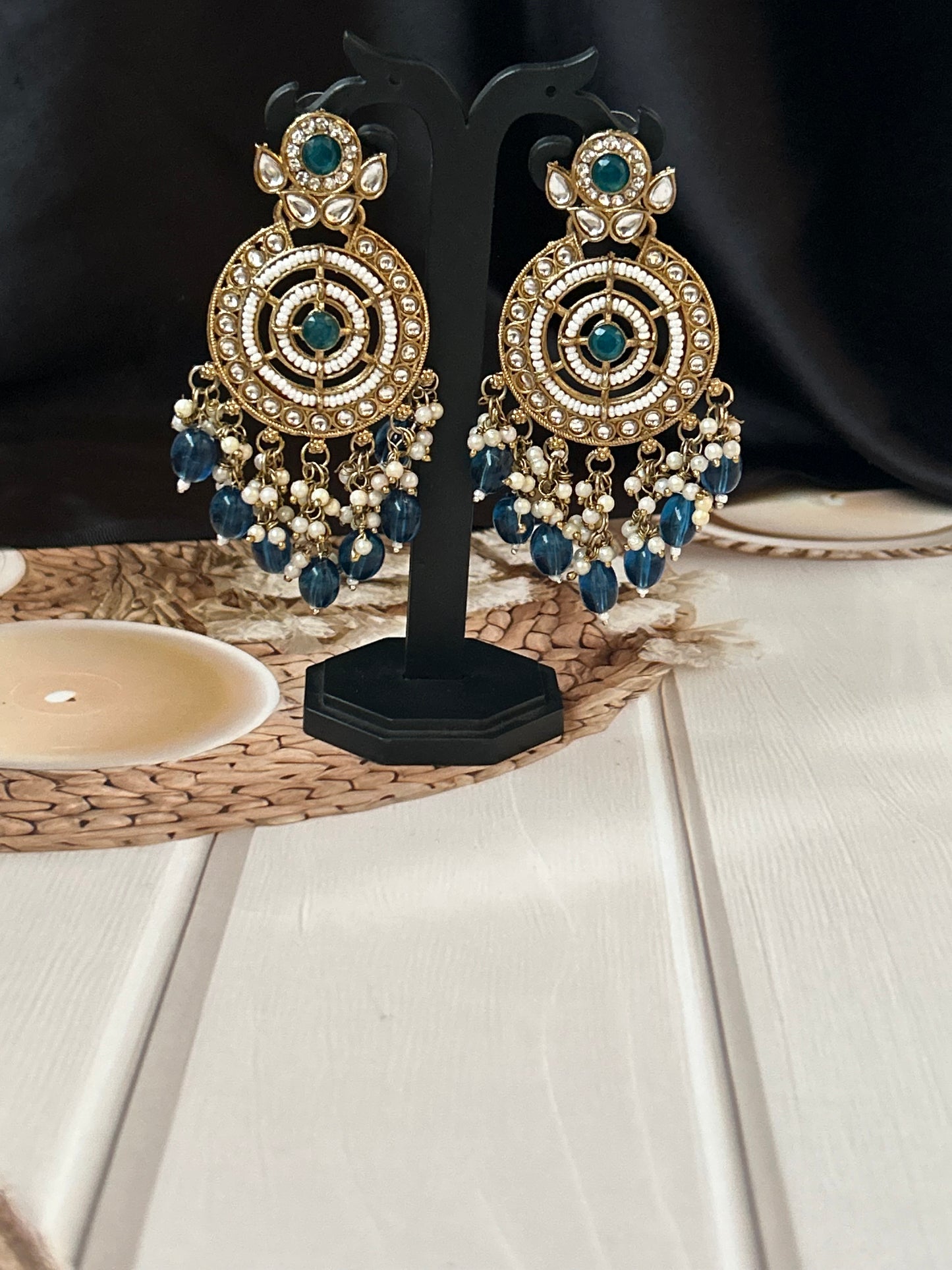 Sara Navy chandbalis
