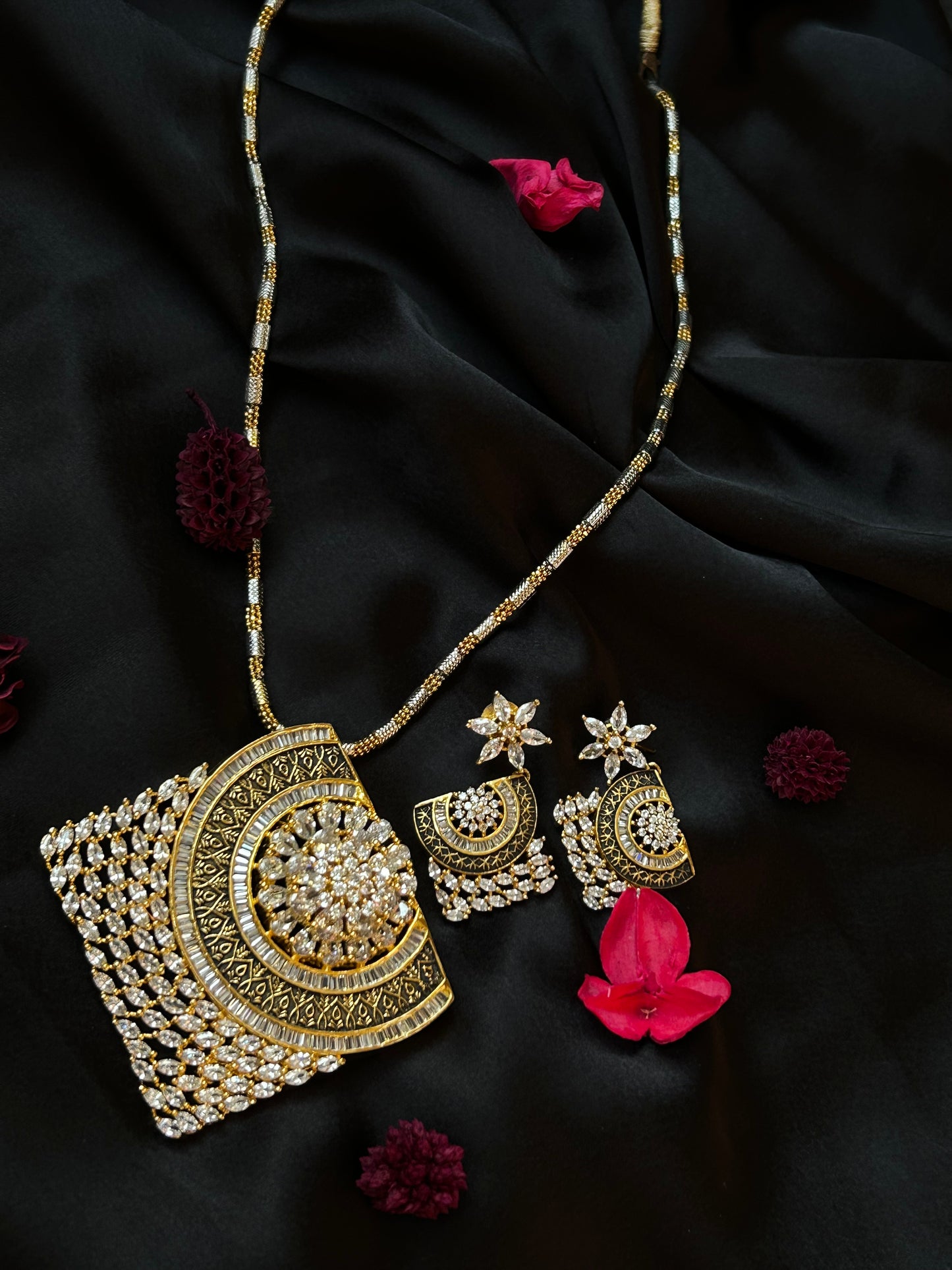 Kashish golden necklace
