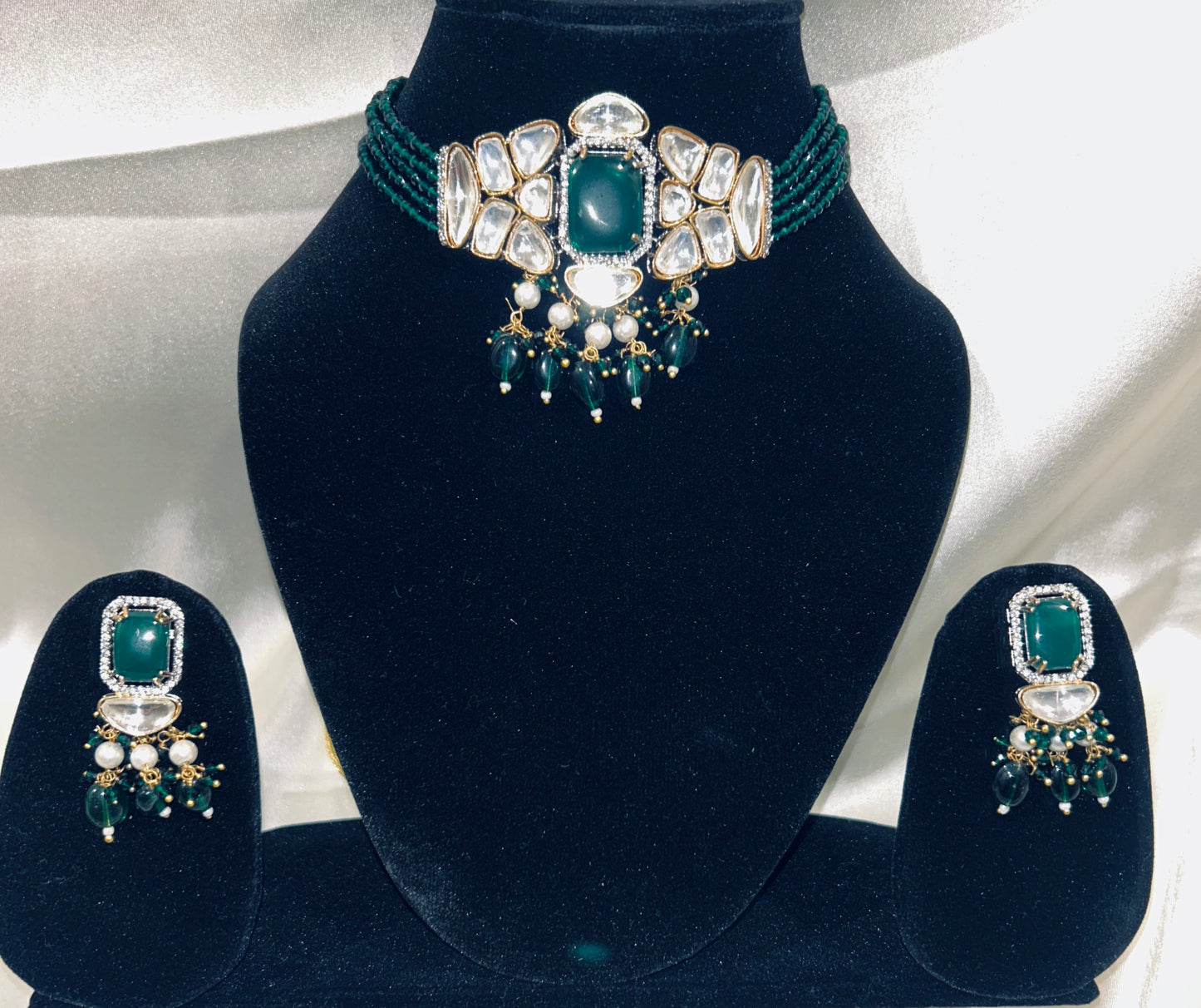Vanisha emerald choker