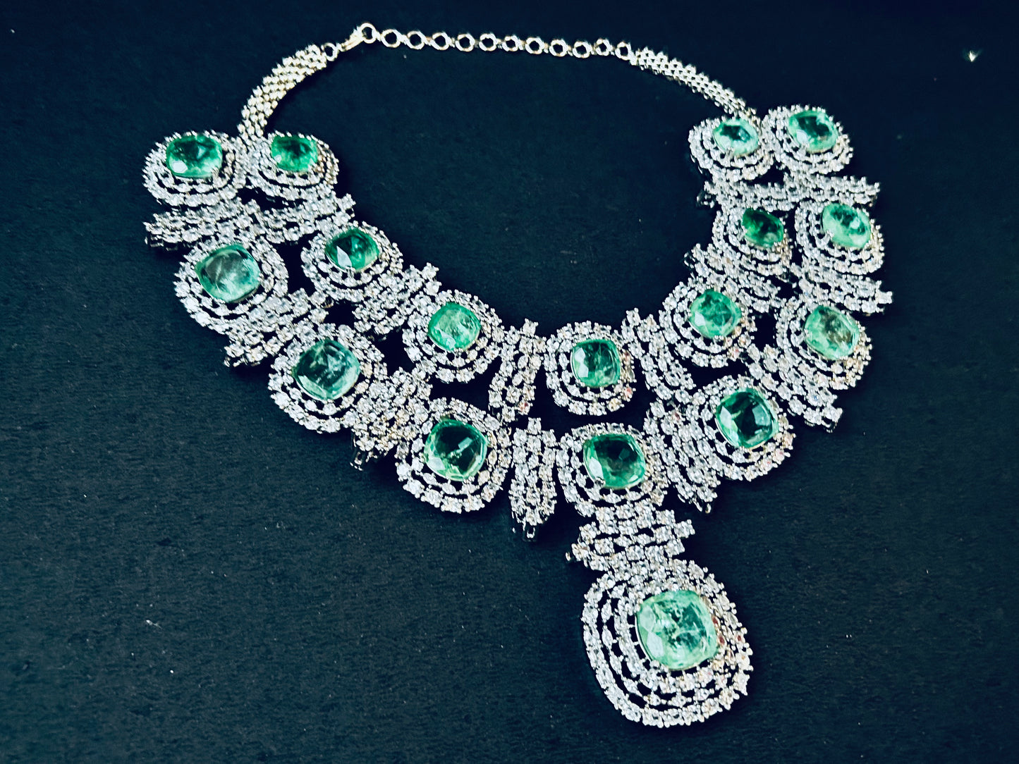 Alia green necklace set