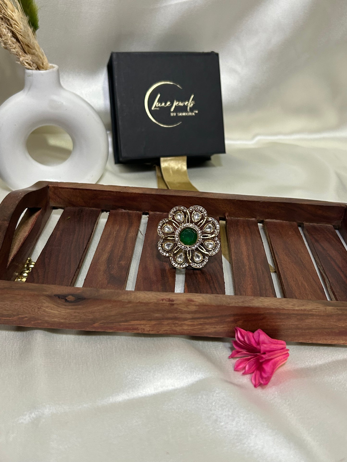 Mayra Blooming green Ring
