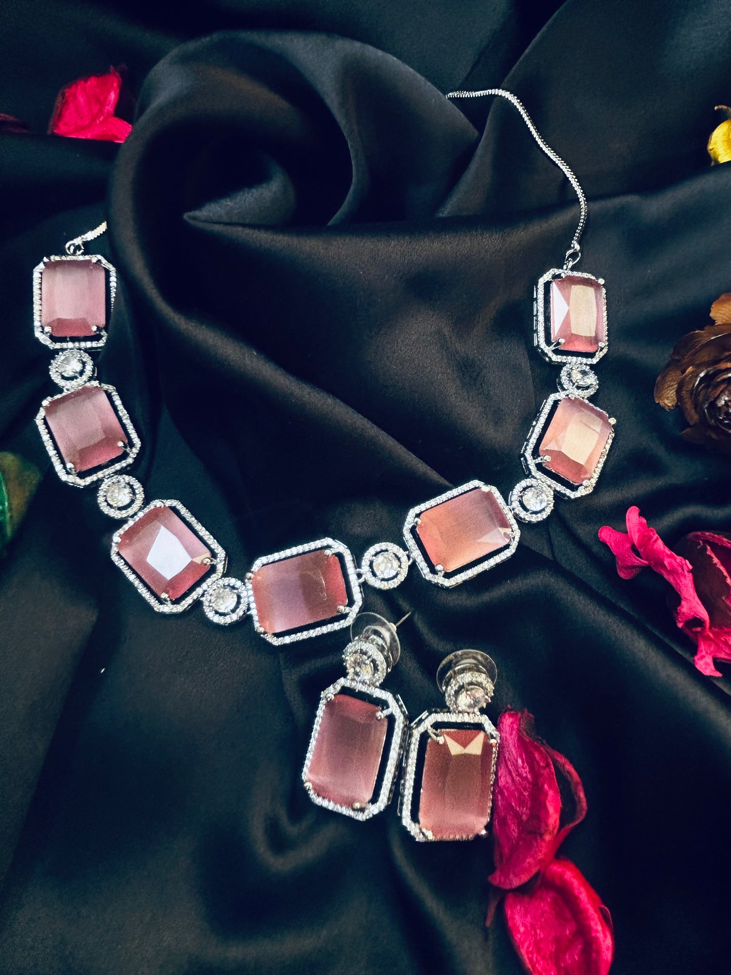 Varonika pink necklace
