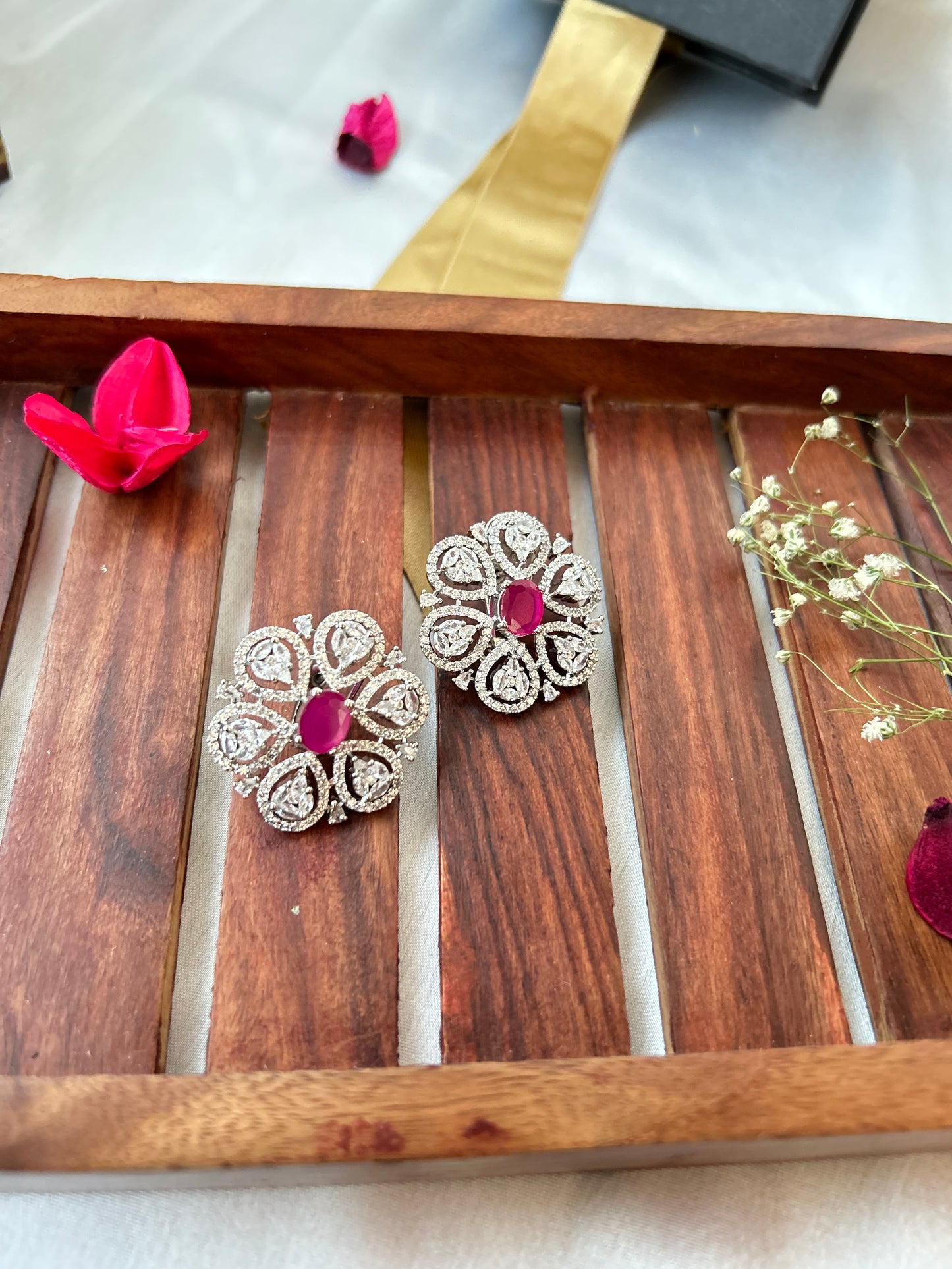 Diva magenta studs Earrings