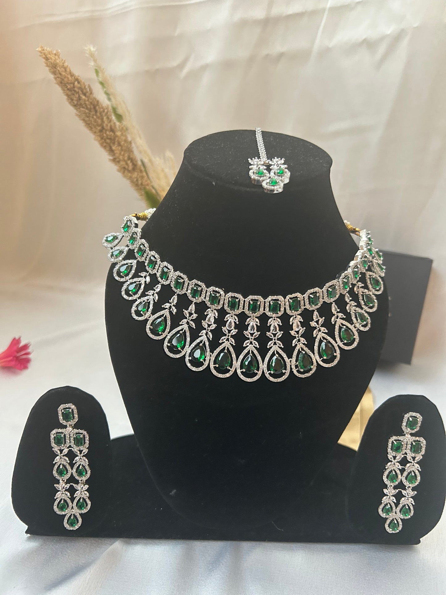 Layra Emerald Choker