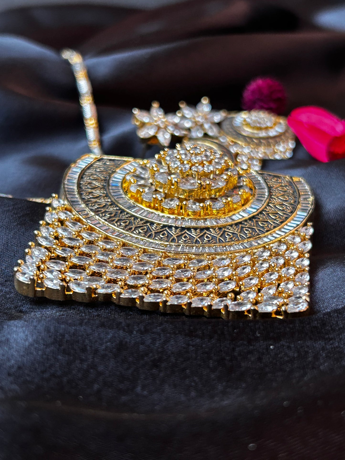 Kashish golden necklace
