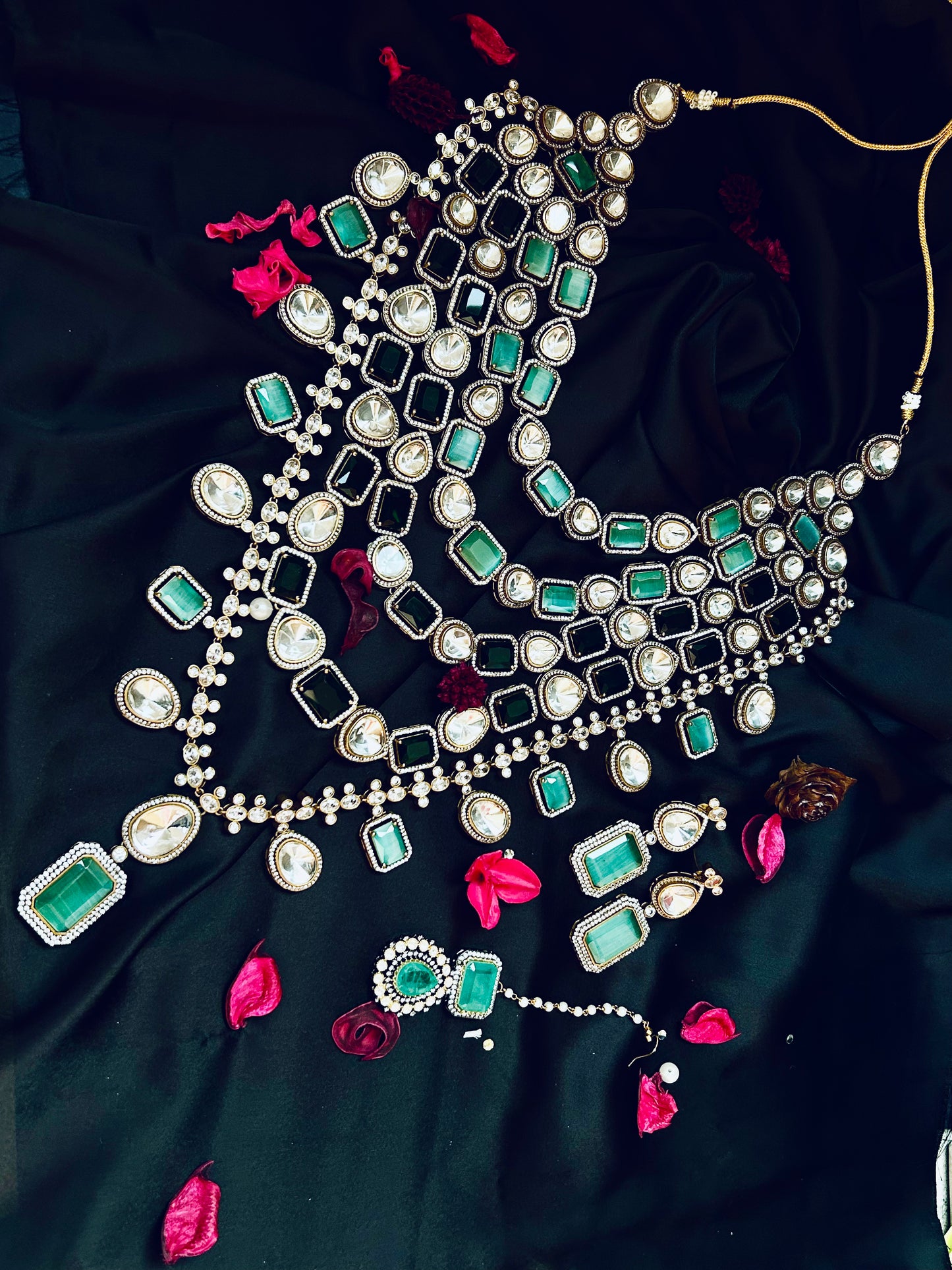 parineeti wedding necklace set