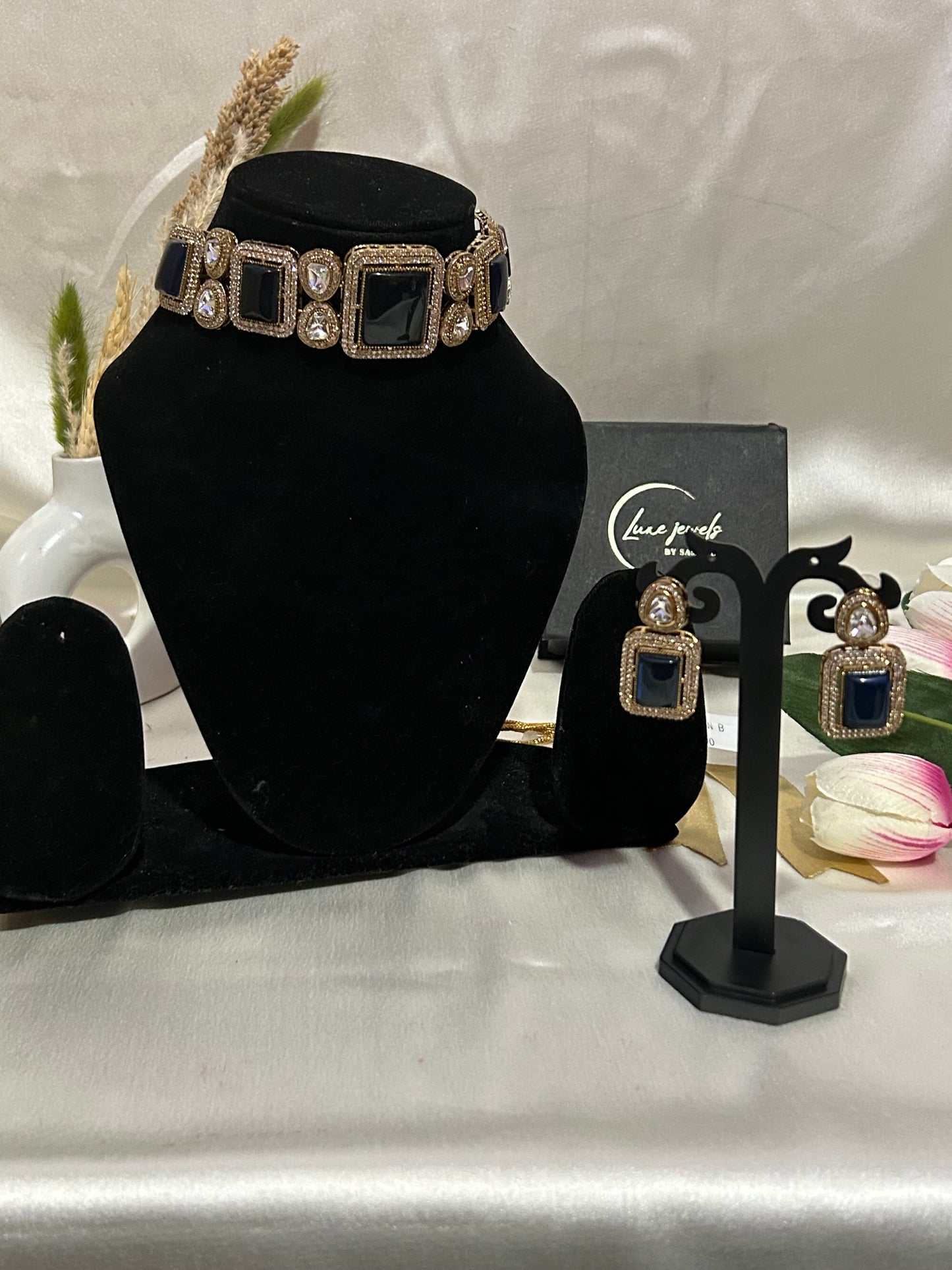Black Necklace Set
