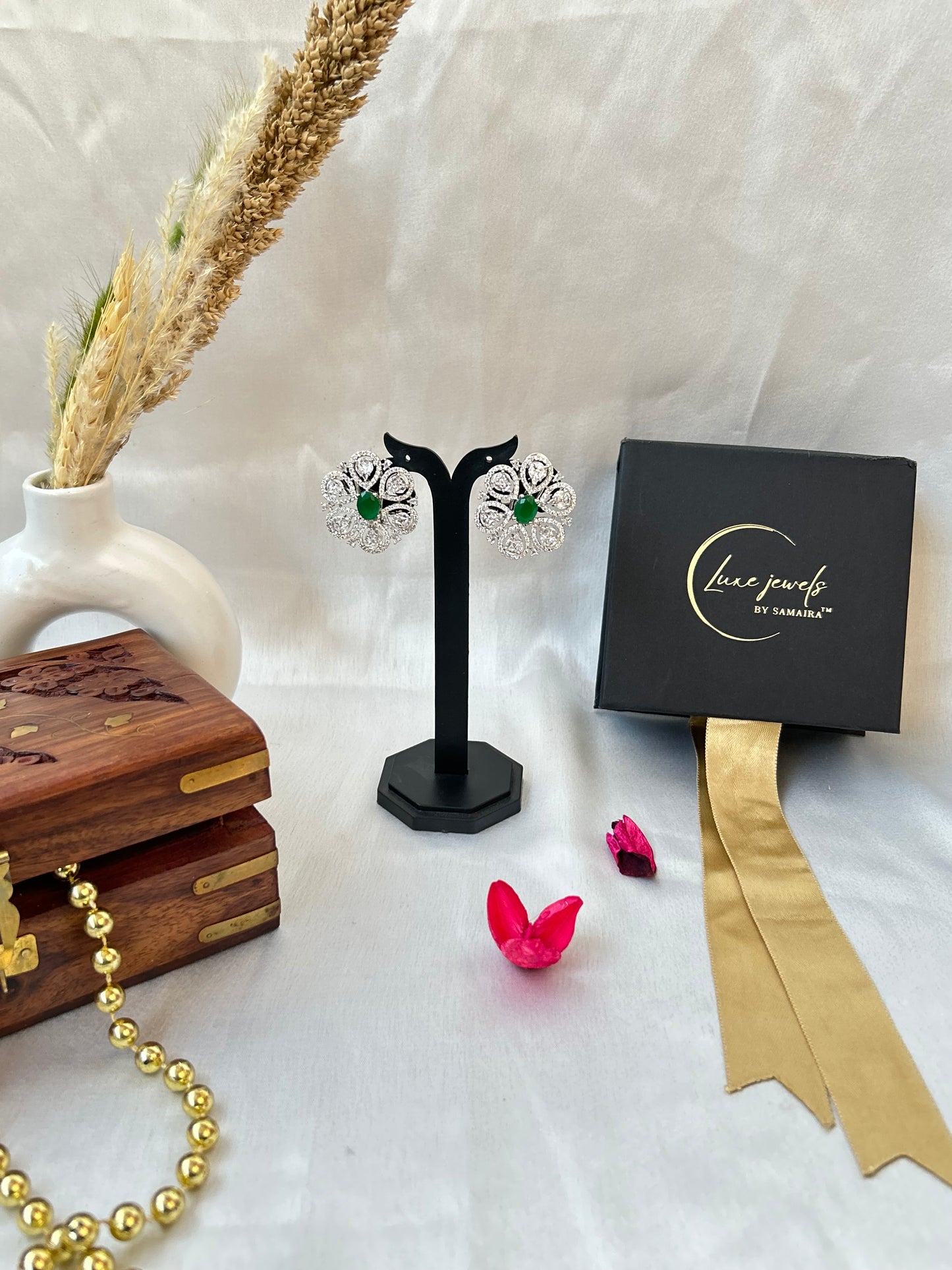 Diva Emerald studs Earrings