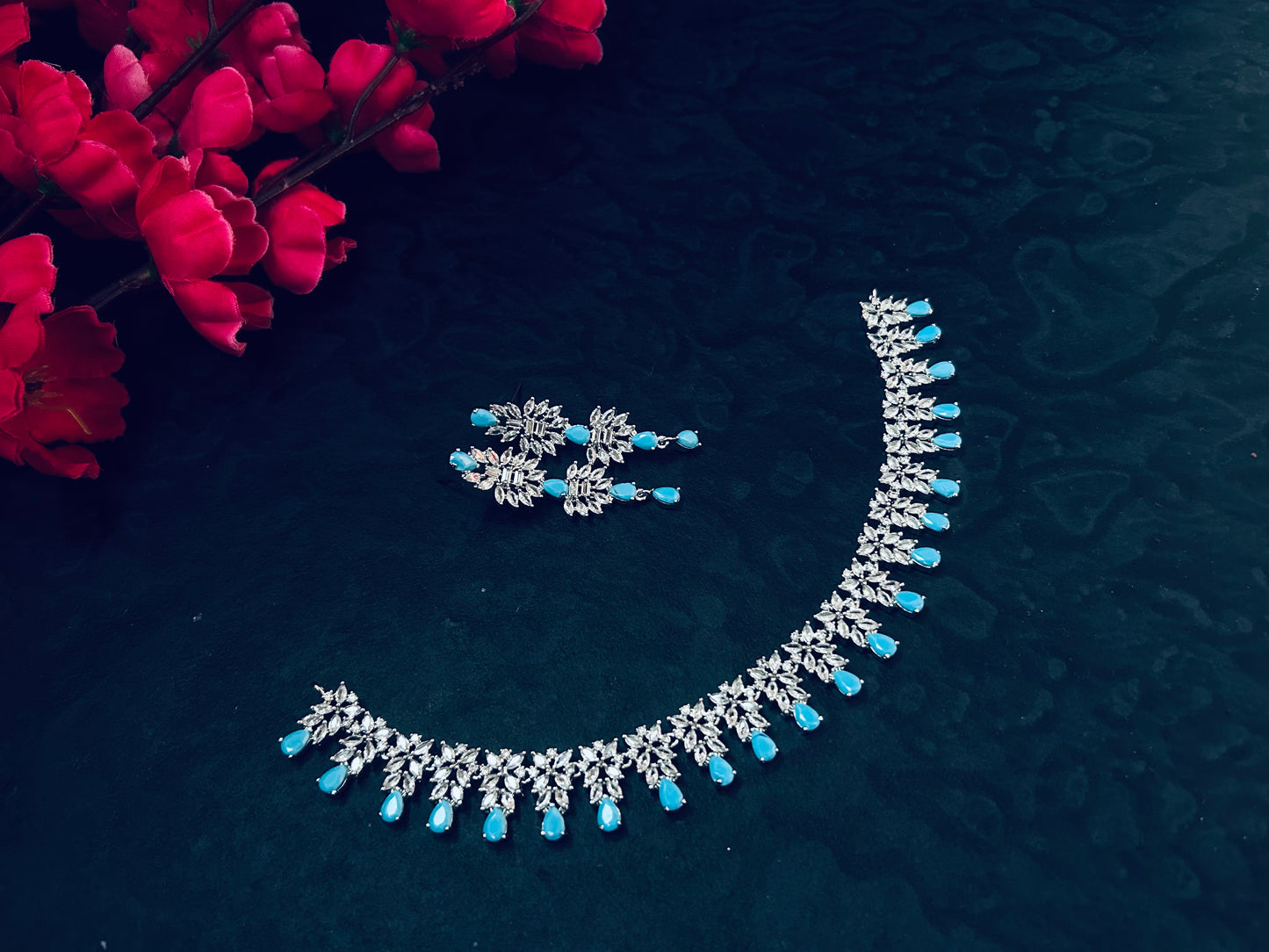 Maisha blue choker