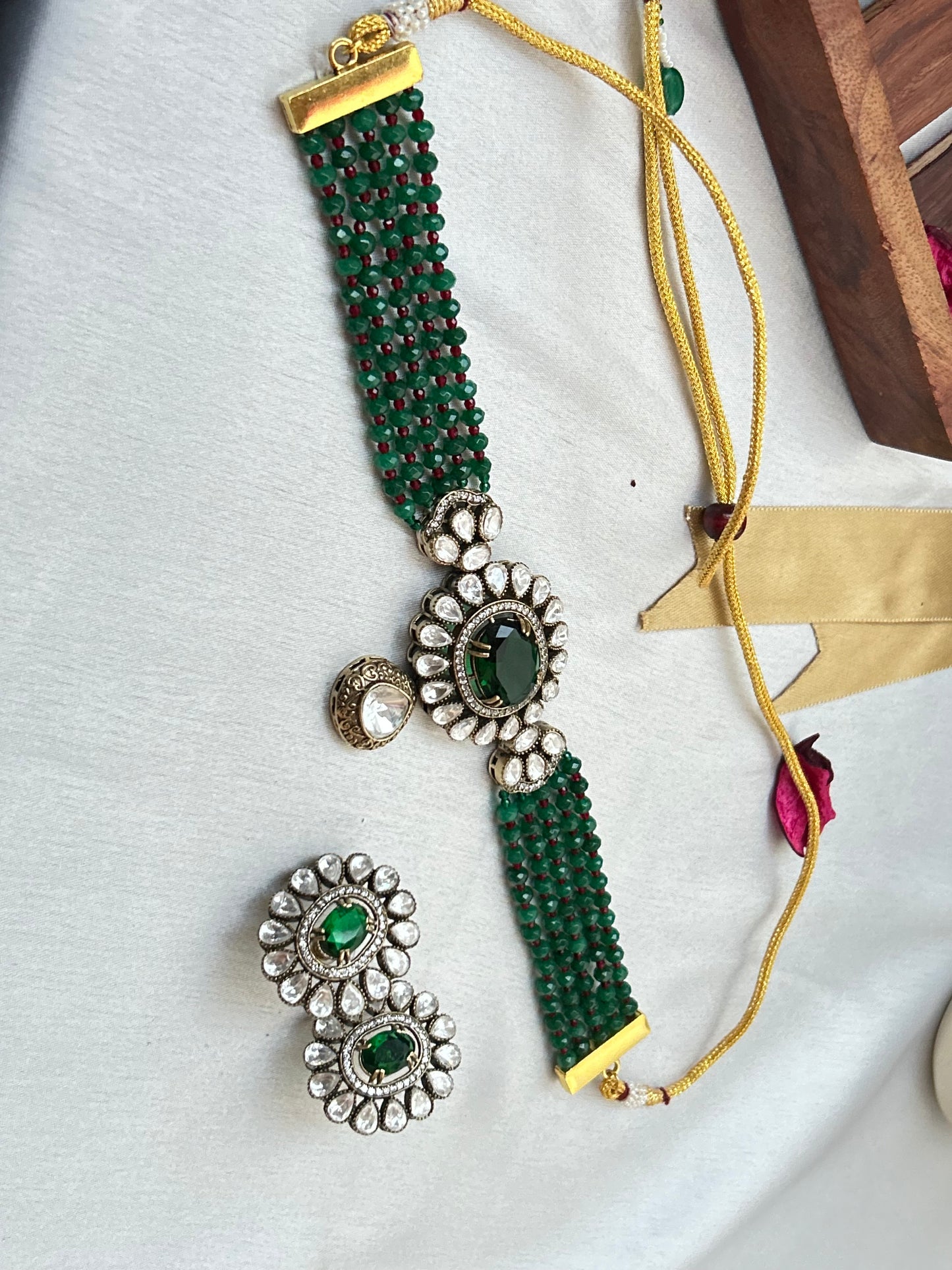 Viana green choker necklace set