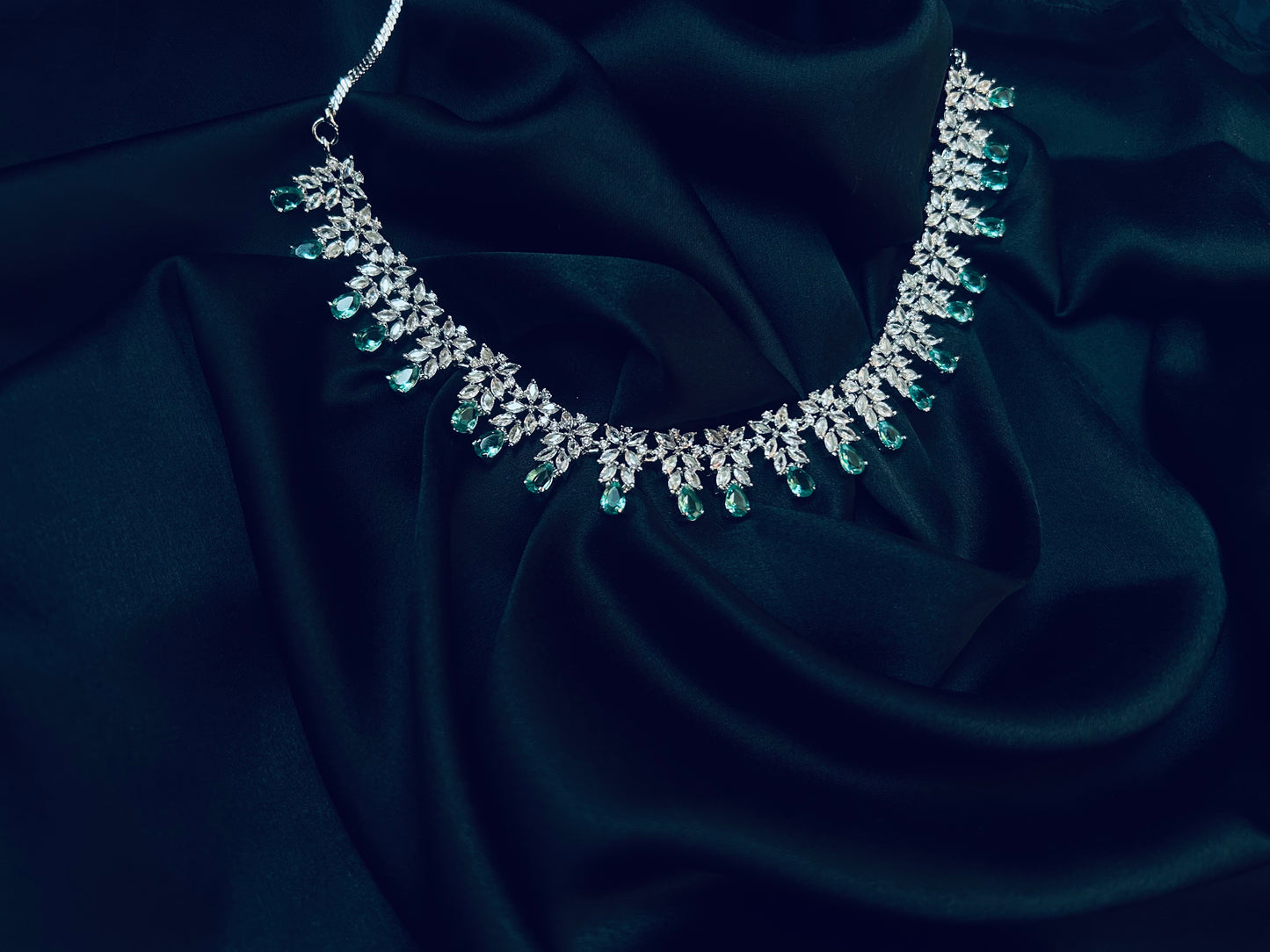 Maisha green choker