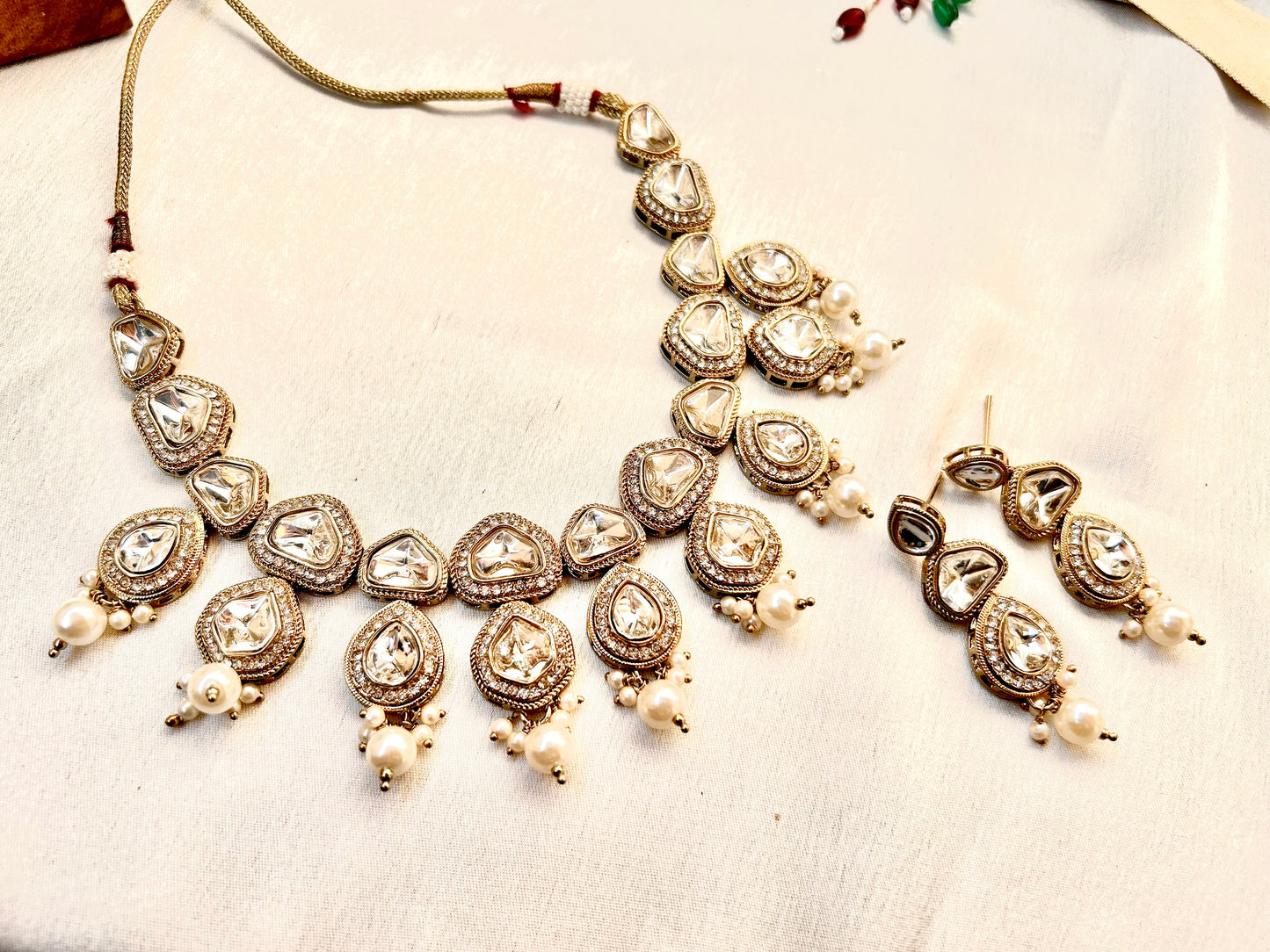 Shanu Emerald kundan necklace
