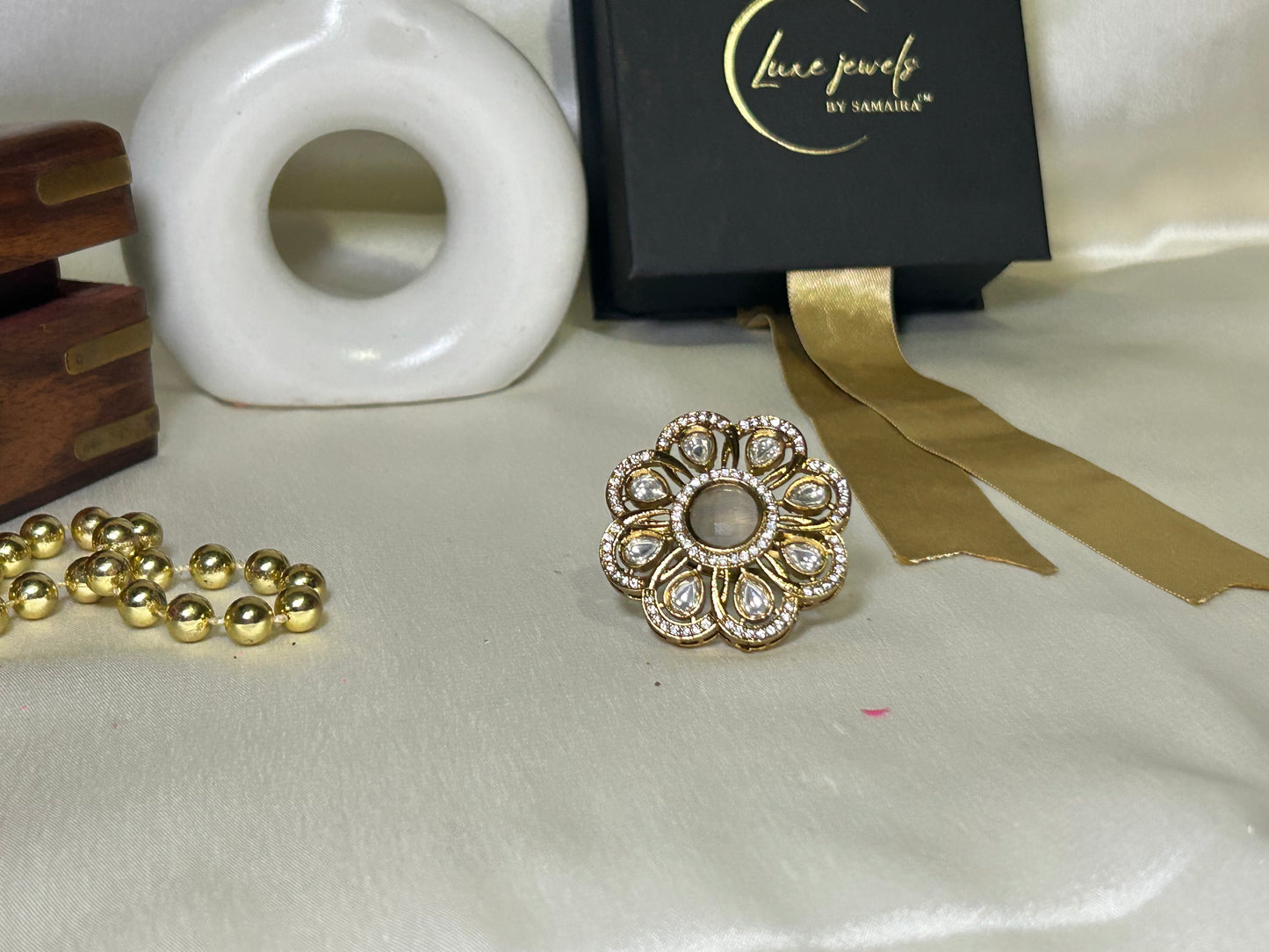 Mayra Blooming grey Ring