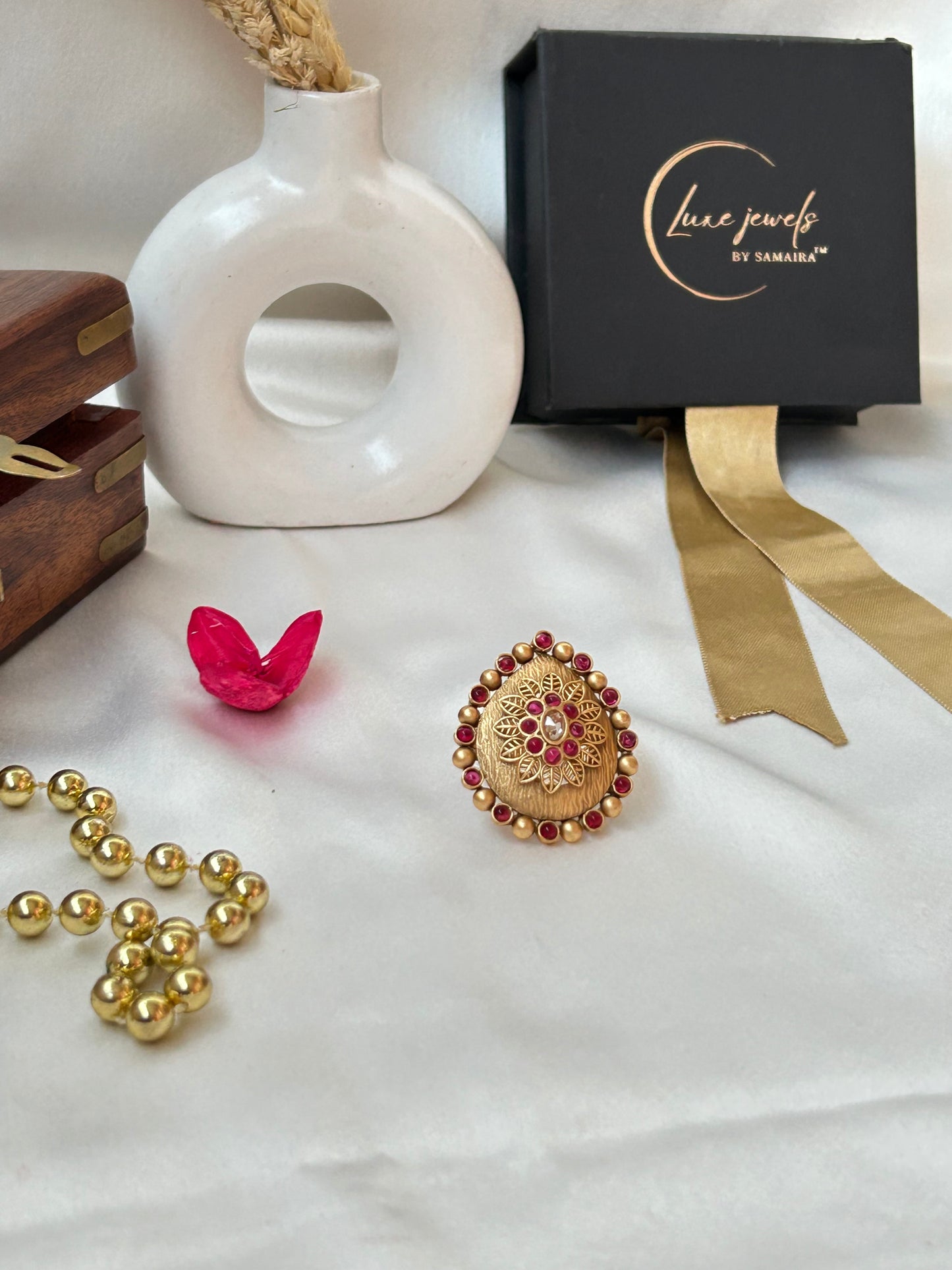 Mira antique Ring