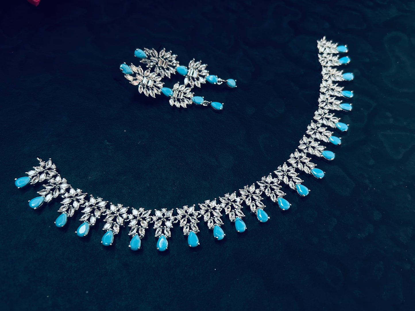 Maisha blue choker