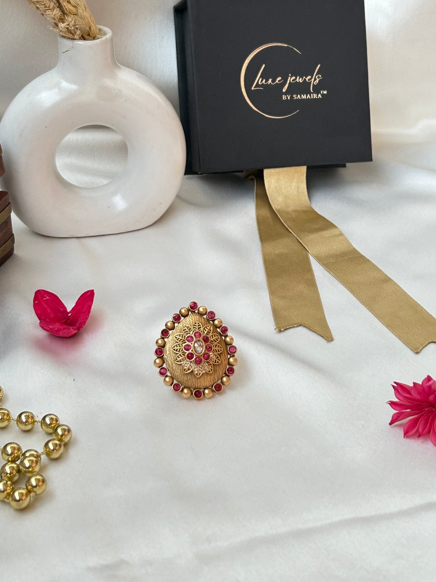 Mira antique Ring