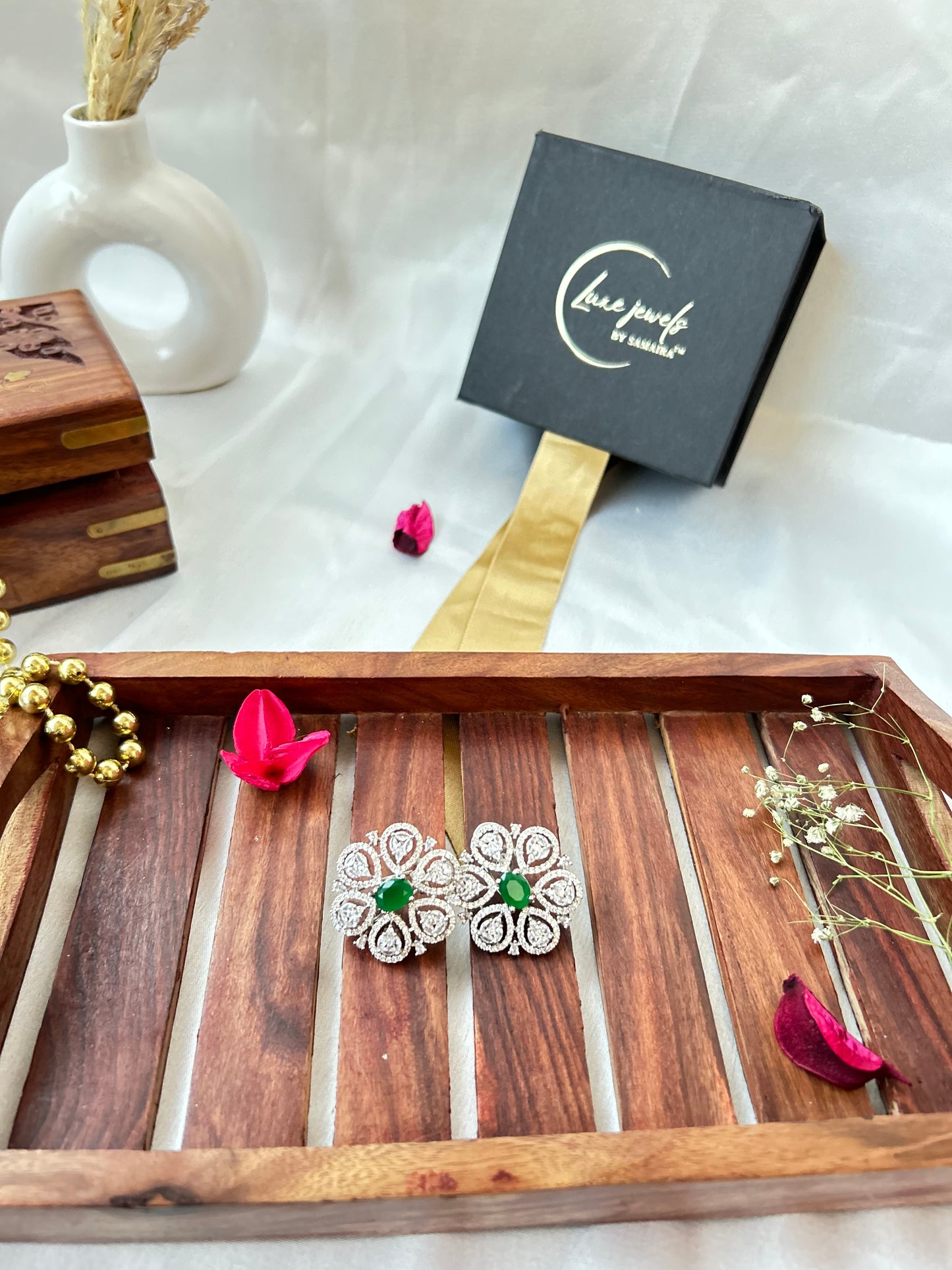 Diva Emerald studs Earrings