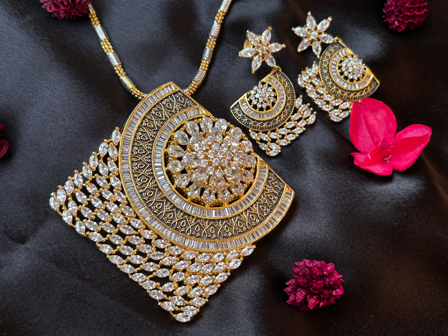 Kashish golden necklace