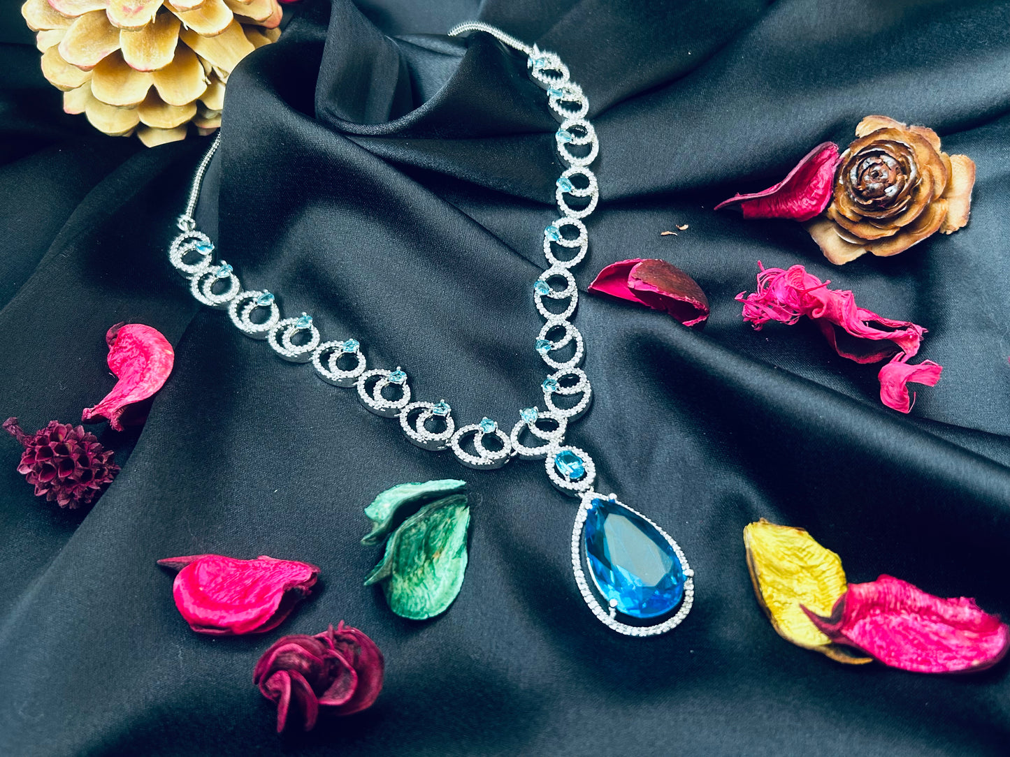 Mia blue pendant necklace
