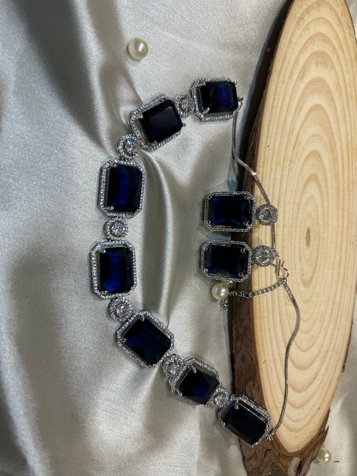 Varonika navy necklace