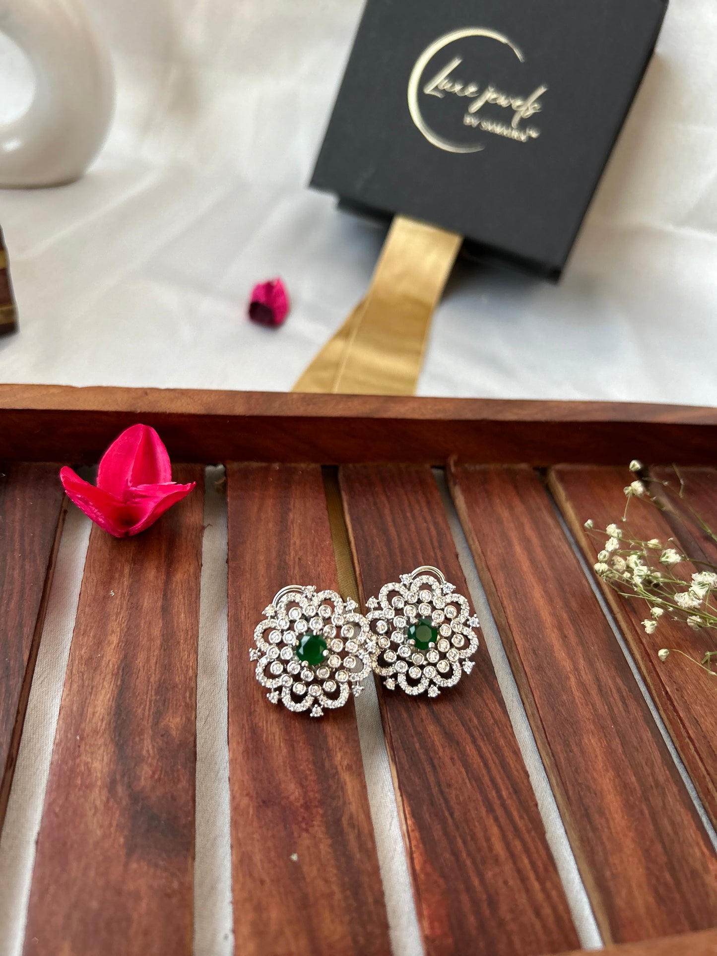 Nensi emerald stud earrings