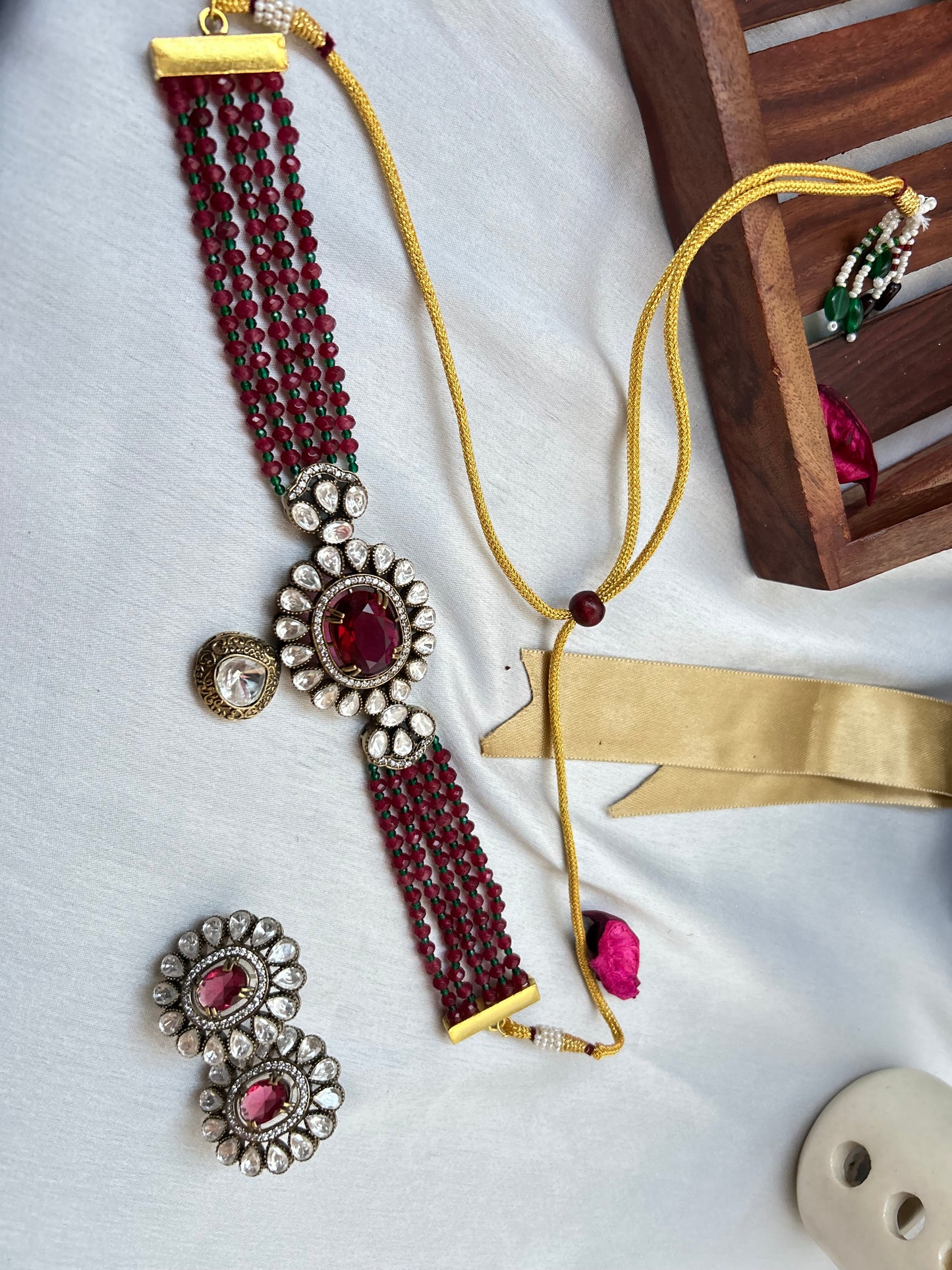 viana red choker