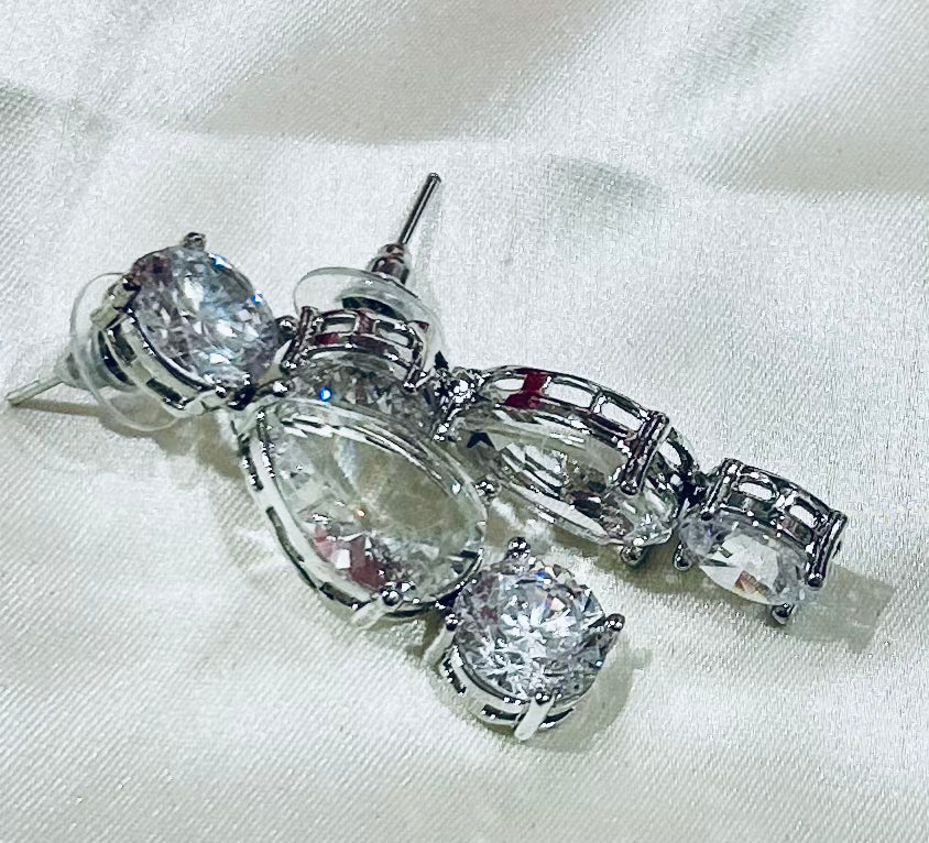 Yoshika white necklace