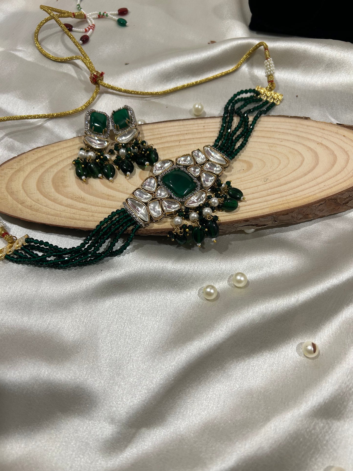 Vanisha emerald choker