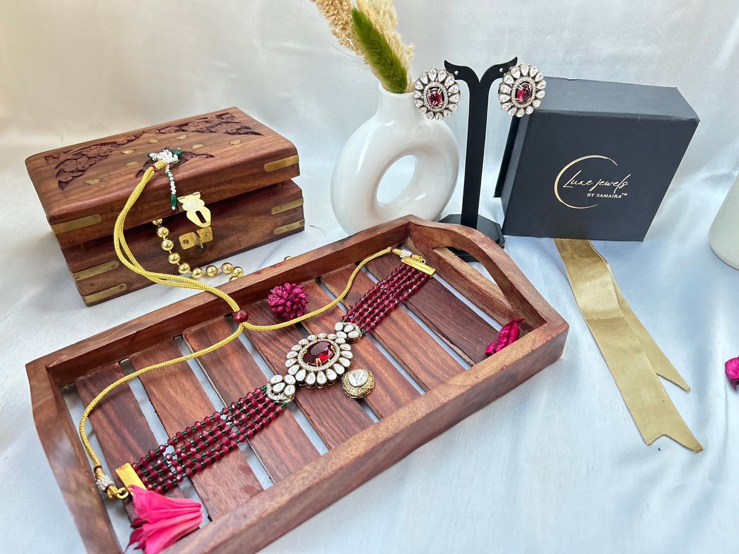 viana red choker