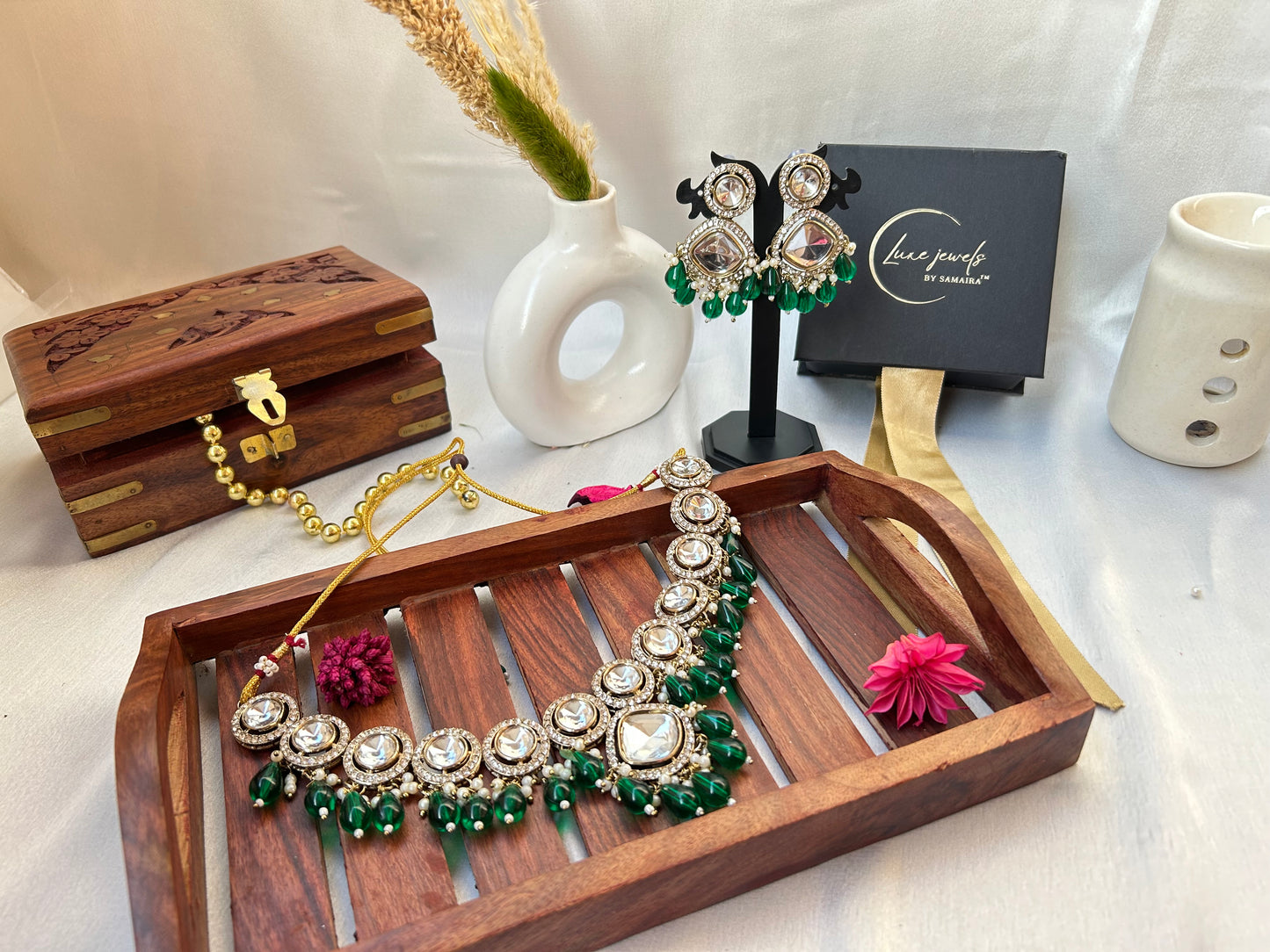 Manali Emerald kundan necklace