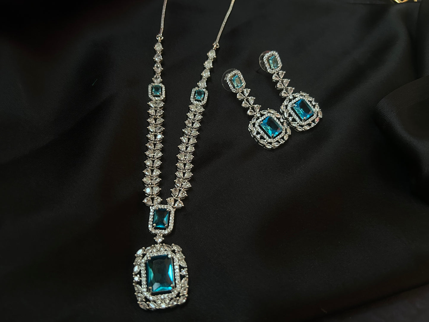 Layla blue necklace