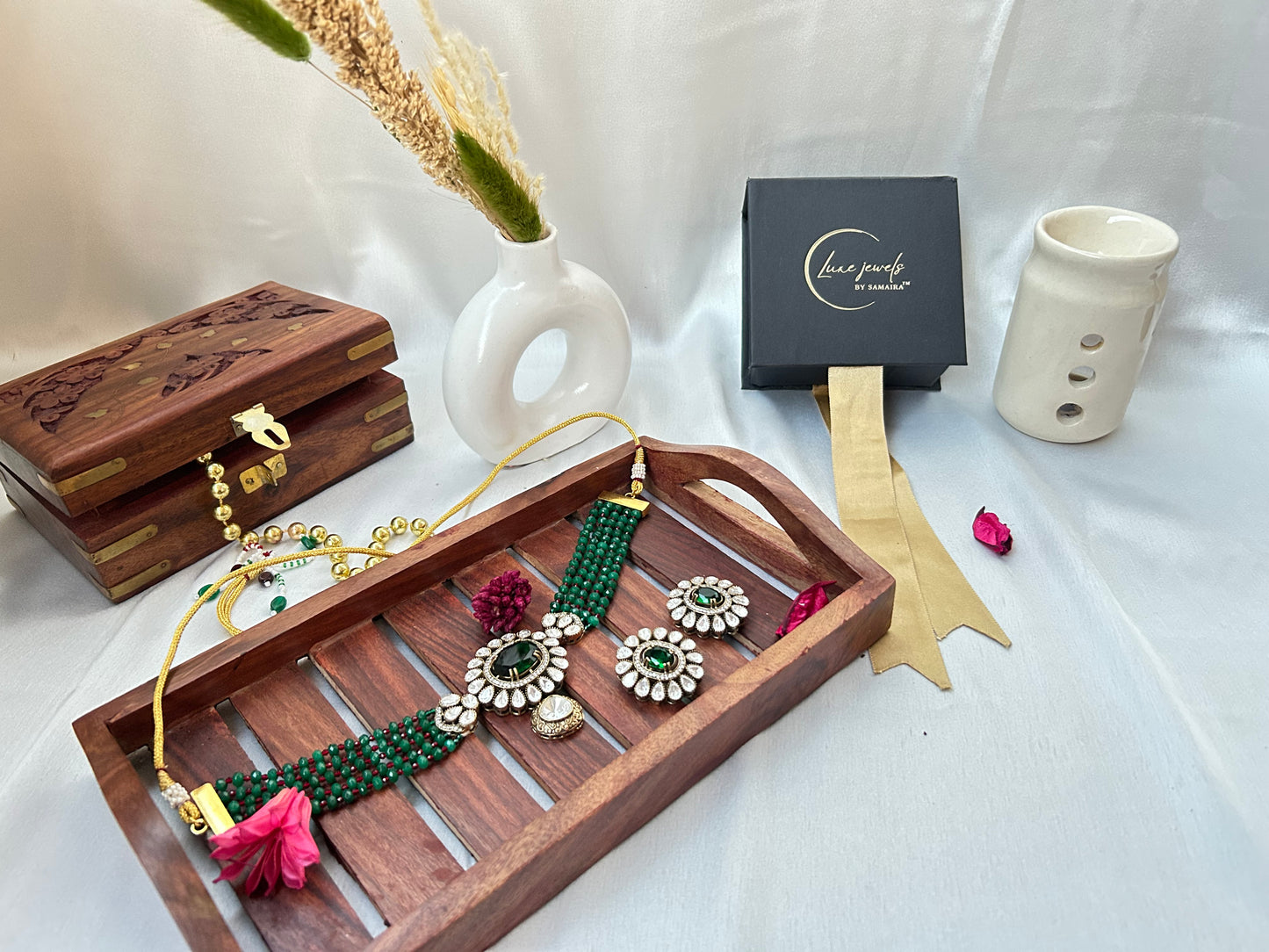 Viana green choker necklace set