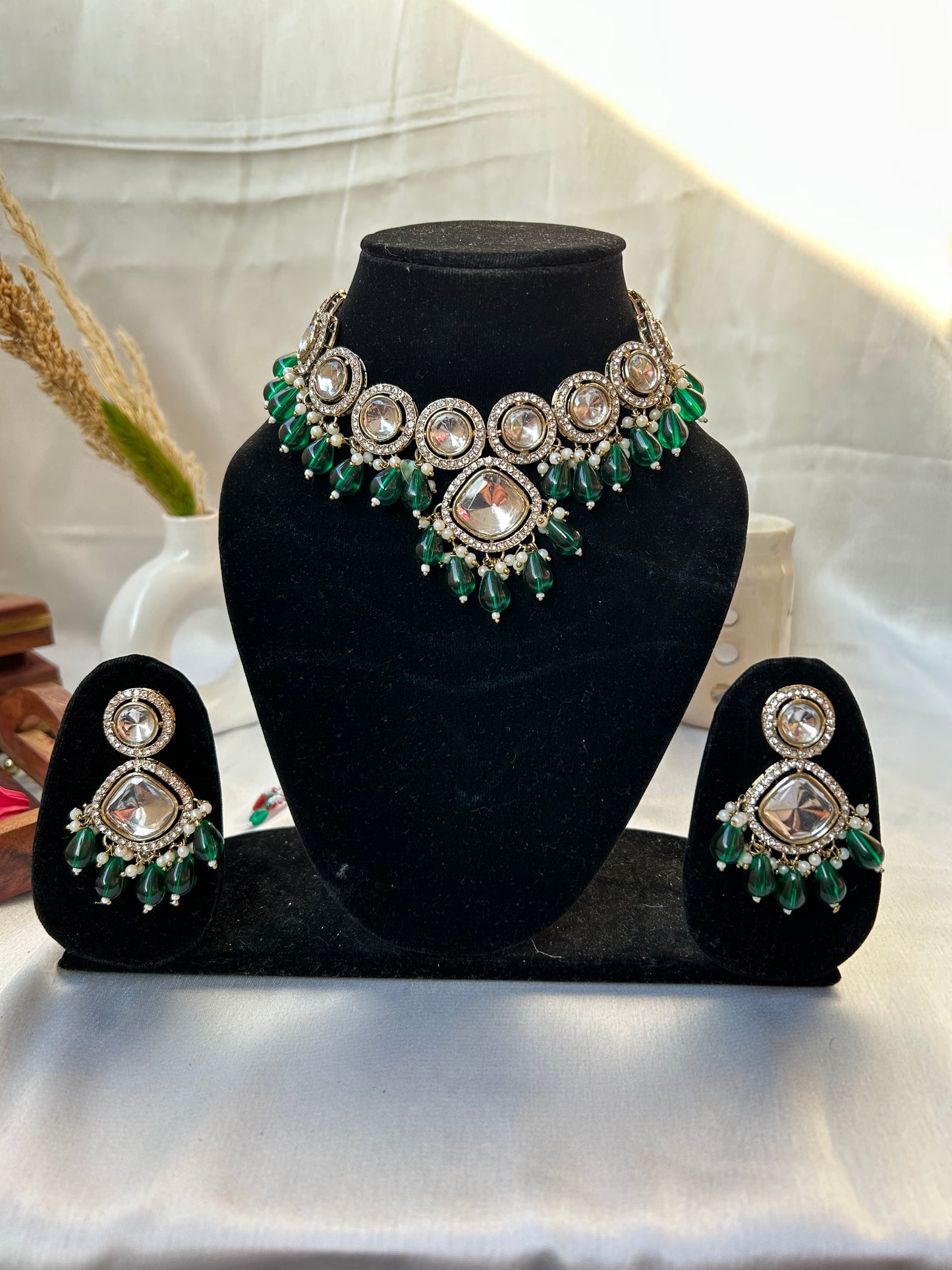 Manali Emerald kundan necklace