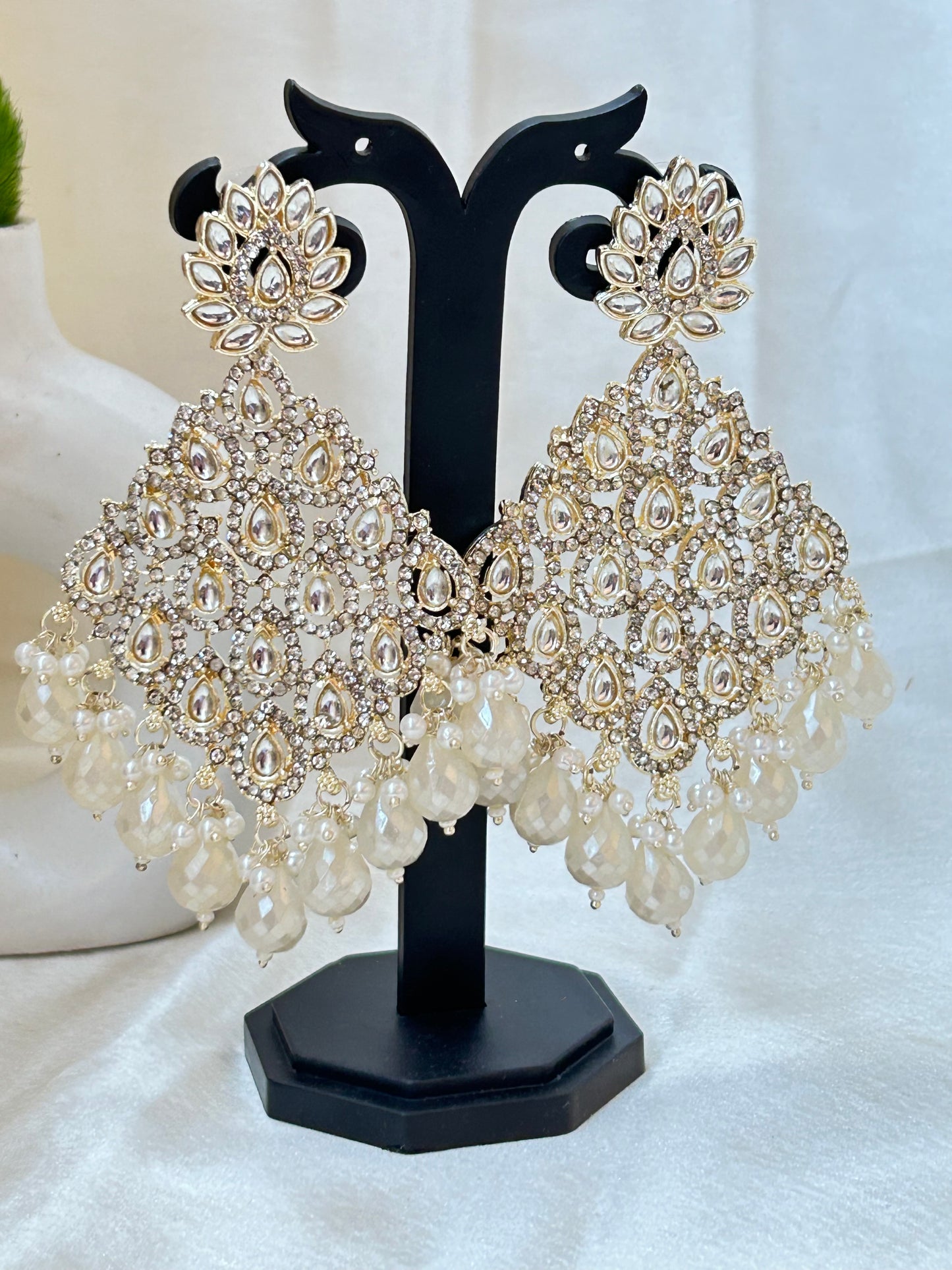 Naisha Ivory Chandbali