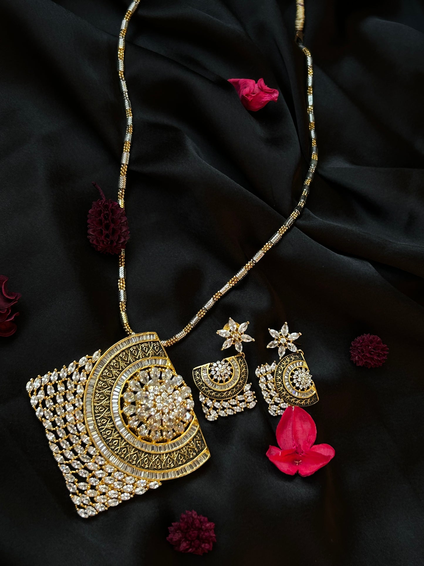Kashish golden necklace