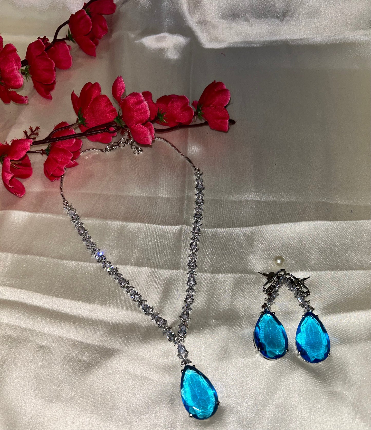 Deepika blue pendant necklace