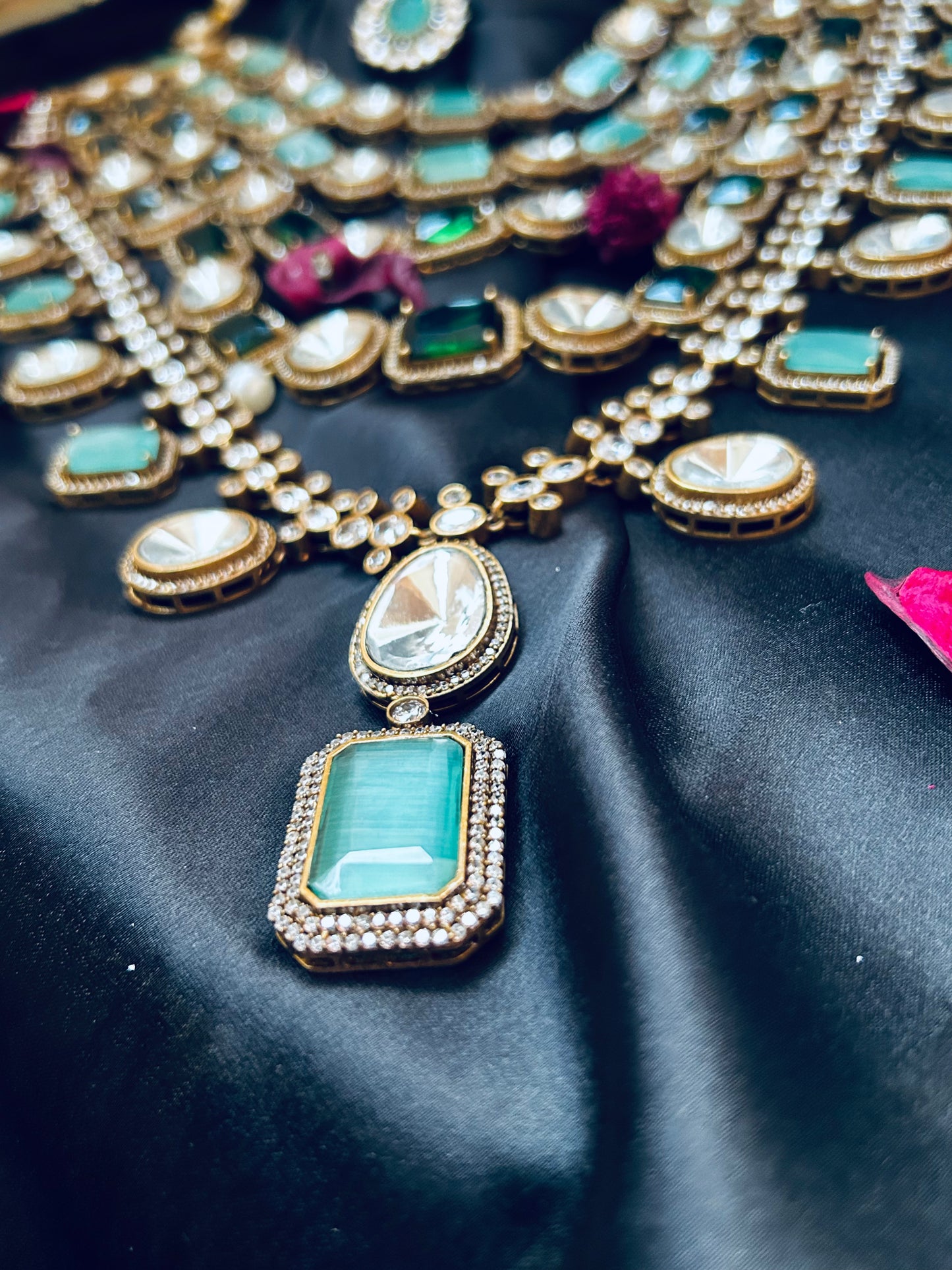 parineeti wedding necklace set