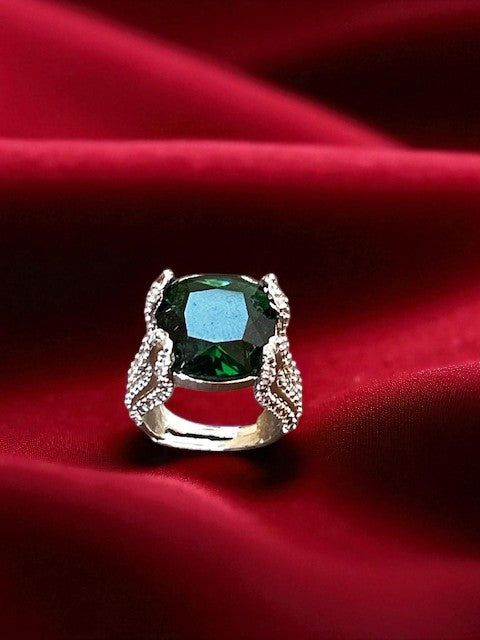 Noor Emerald Green Ring
