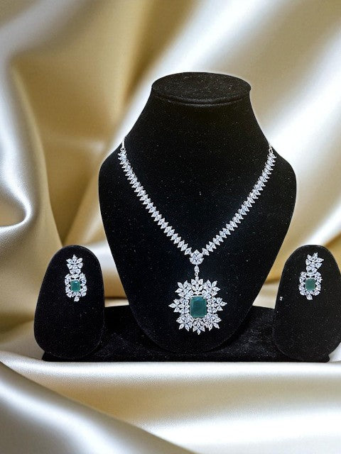 Emerald AD pendent Set