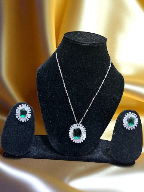 Emerald Ice Queen pendent Set