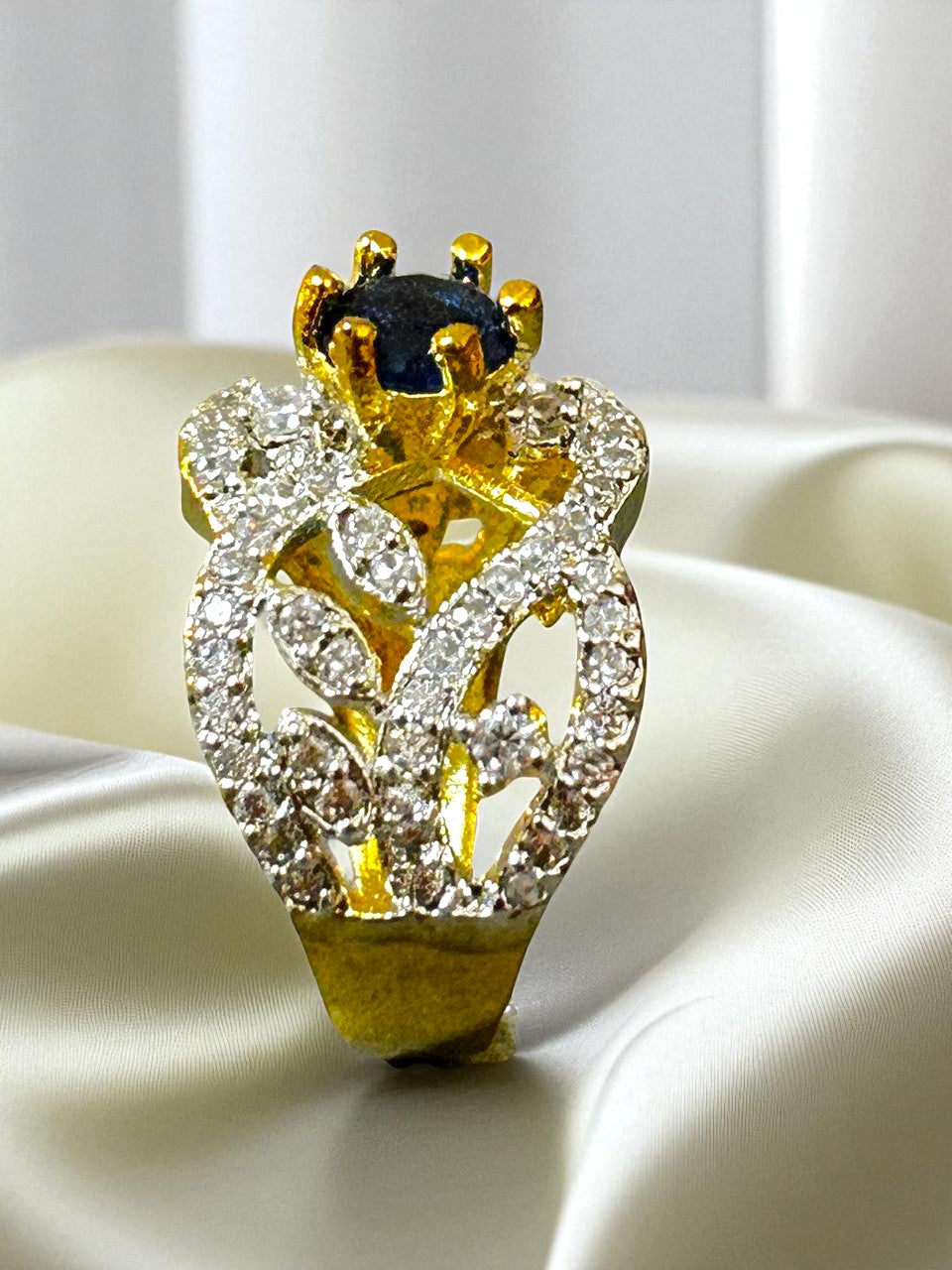 Lyna sapphire Blue Gold Ring