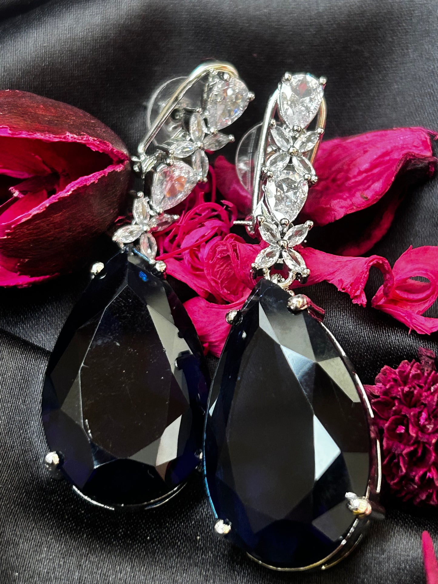 Deepika navy pendant necklace