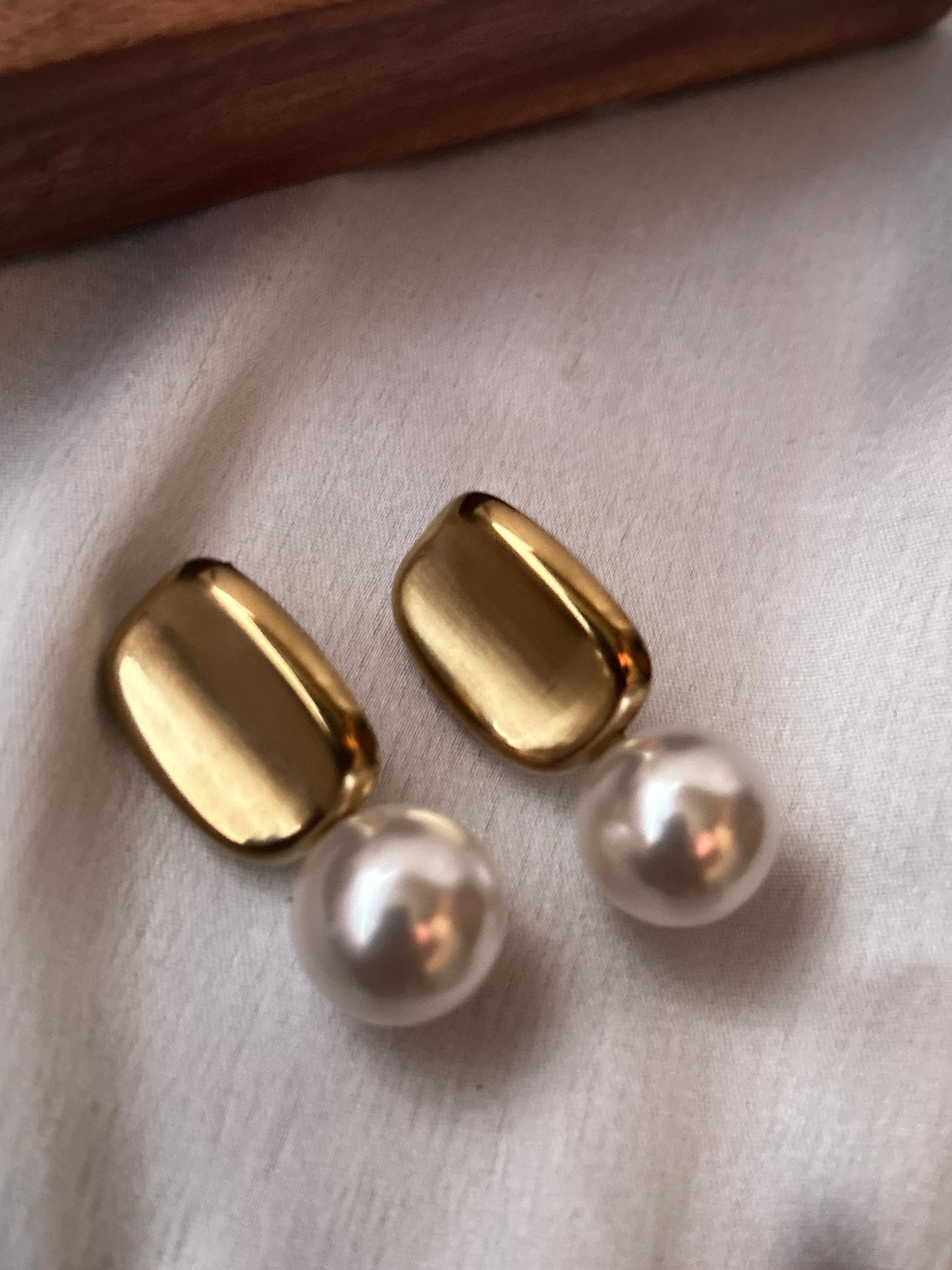 Pearl Frost Studs