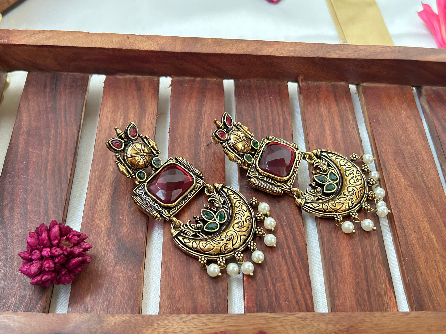 Aarna Red chandbali
