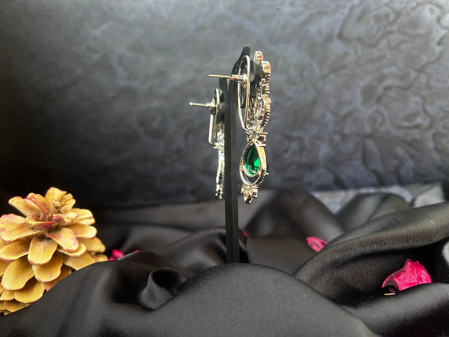 Innaya Emerald Earing
