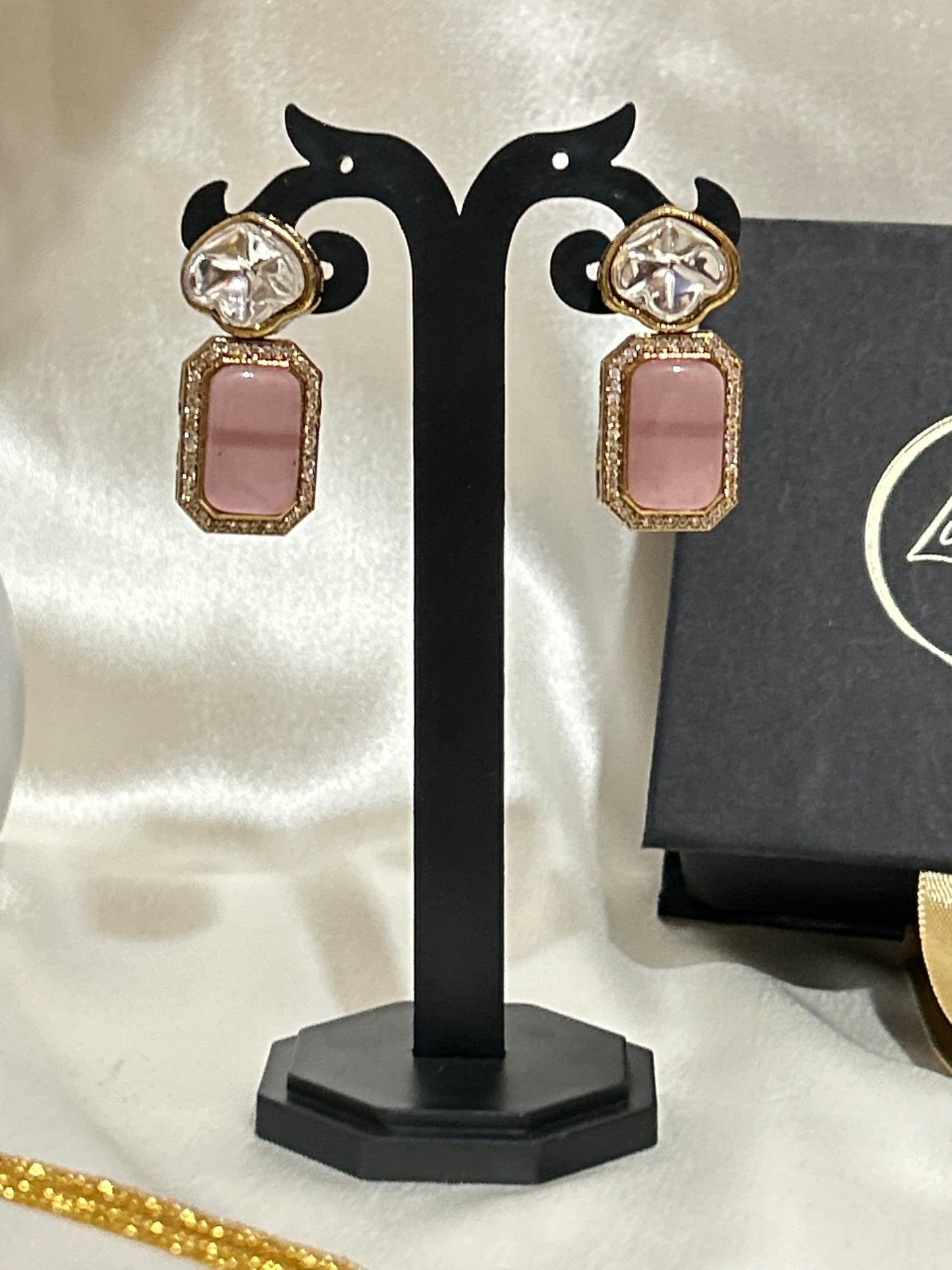 Anishka pink choker