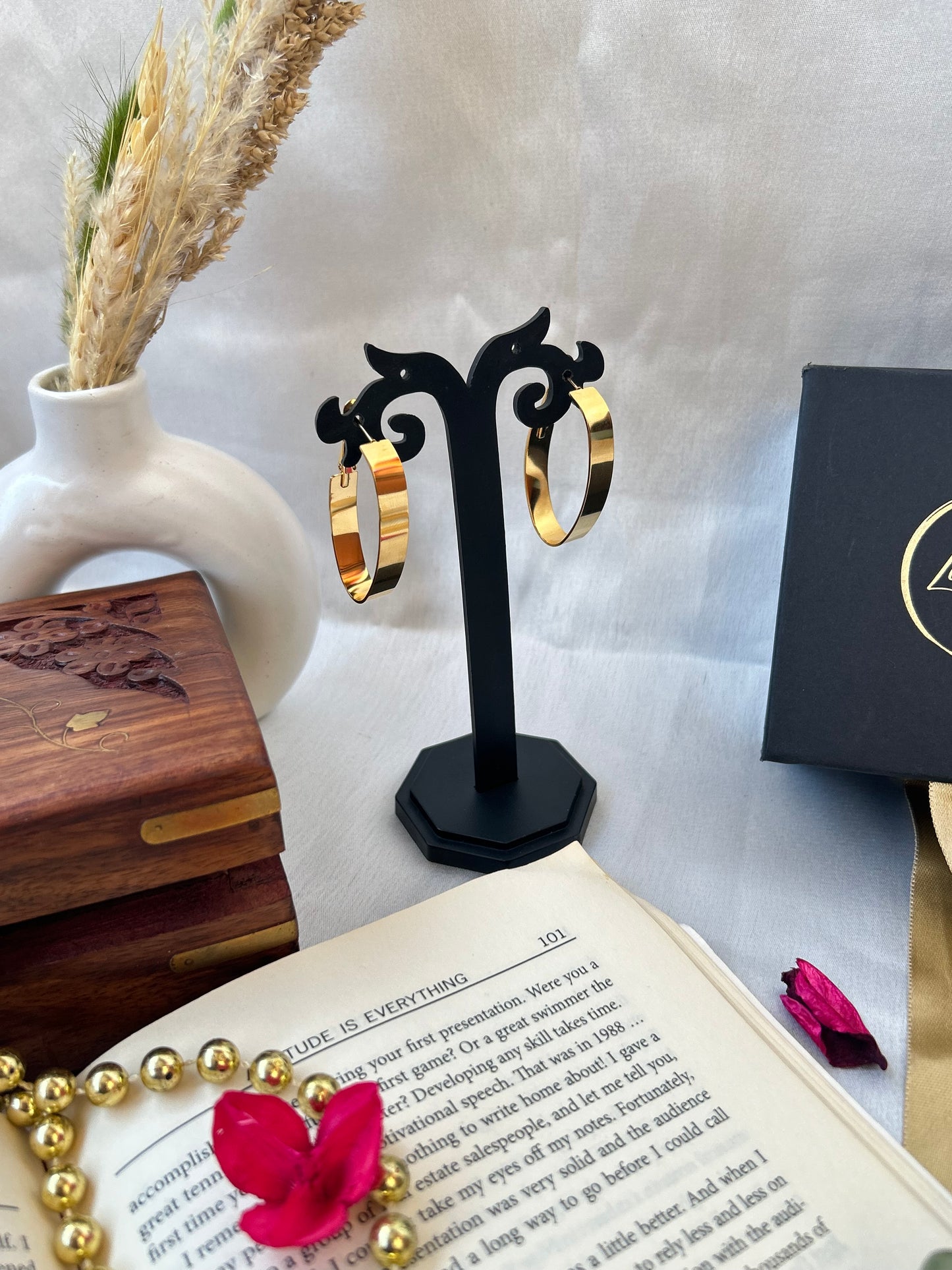 oval Glow Earrings